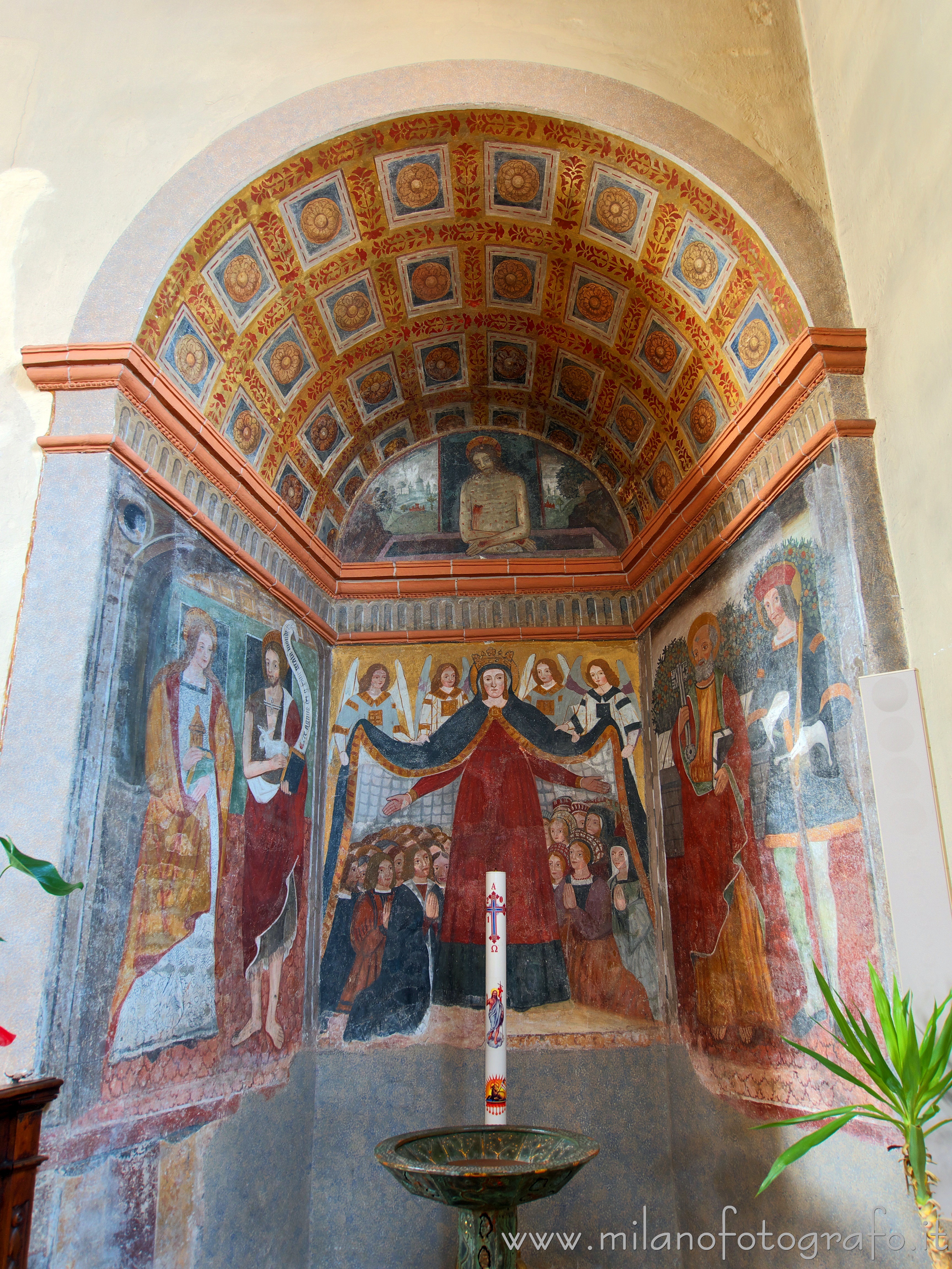 Benna (Biella): Cappella della Madonna della Misericordia nella Chiesa di San Pietro - Benna (Biella)