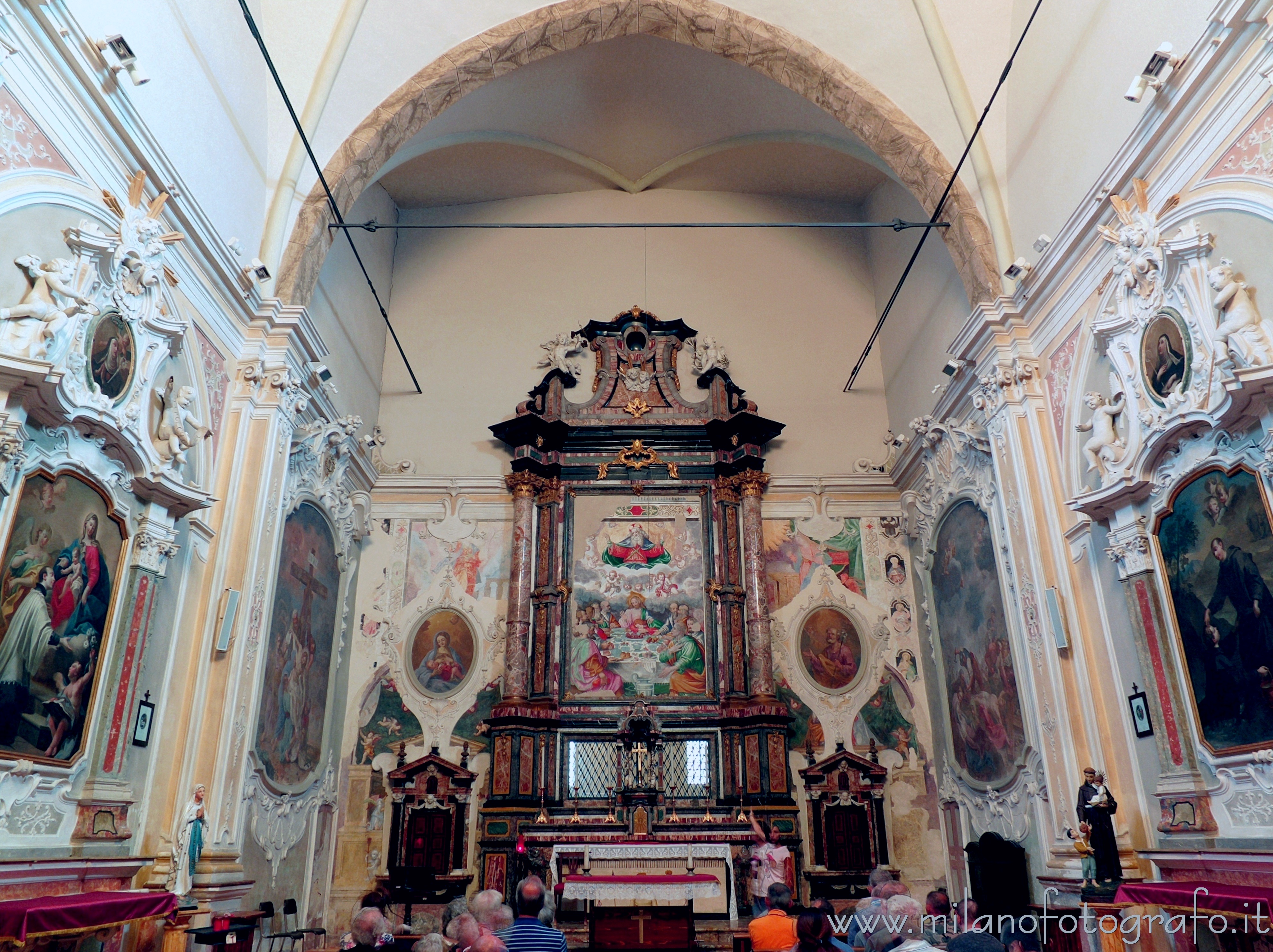 Besana in Brianza (Monza e Brianza, Italy): Interior of the public Church of Sts. Peter and Paul of the Former Benedictine Monastery of Brugora - Besana in Brianza (Monza e Brianza, Italy)