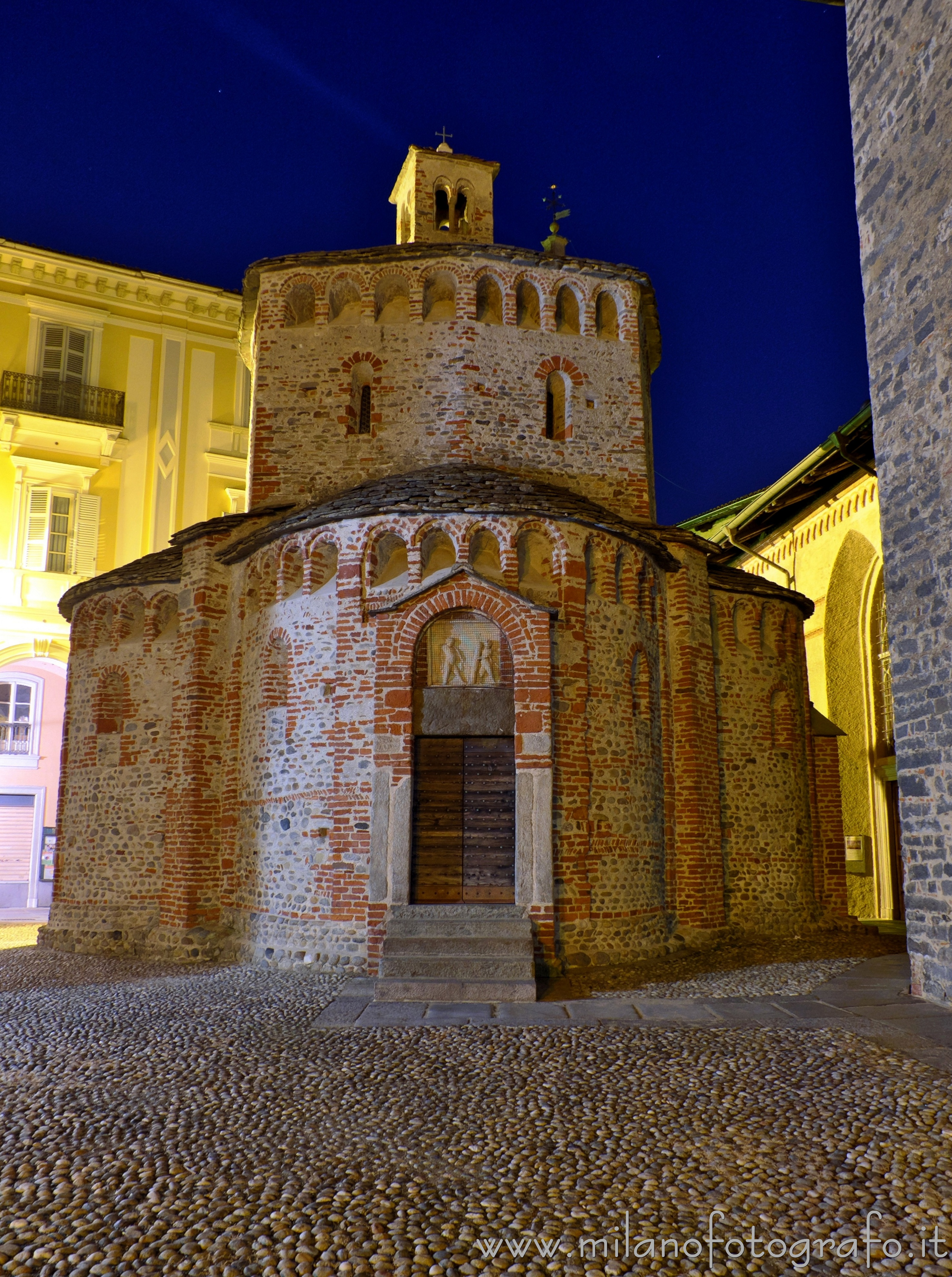 Biella (Italy): Baptistery of the Cathedral of Biella by night - Biella (Italy)