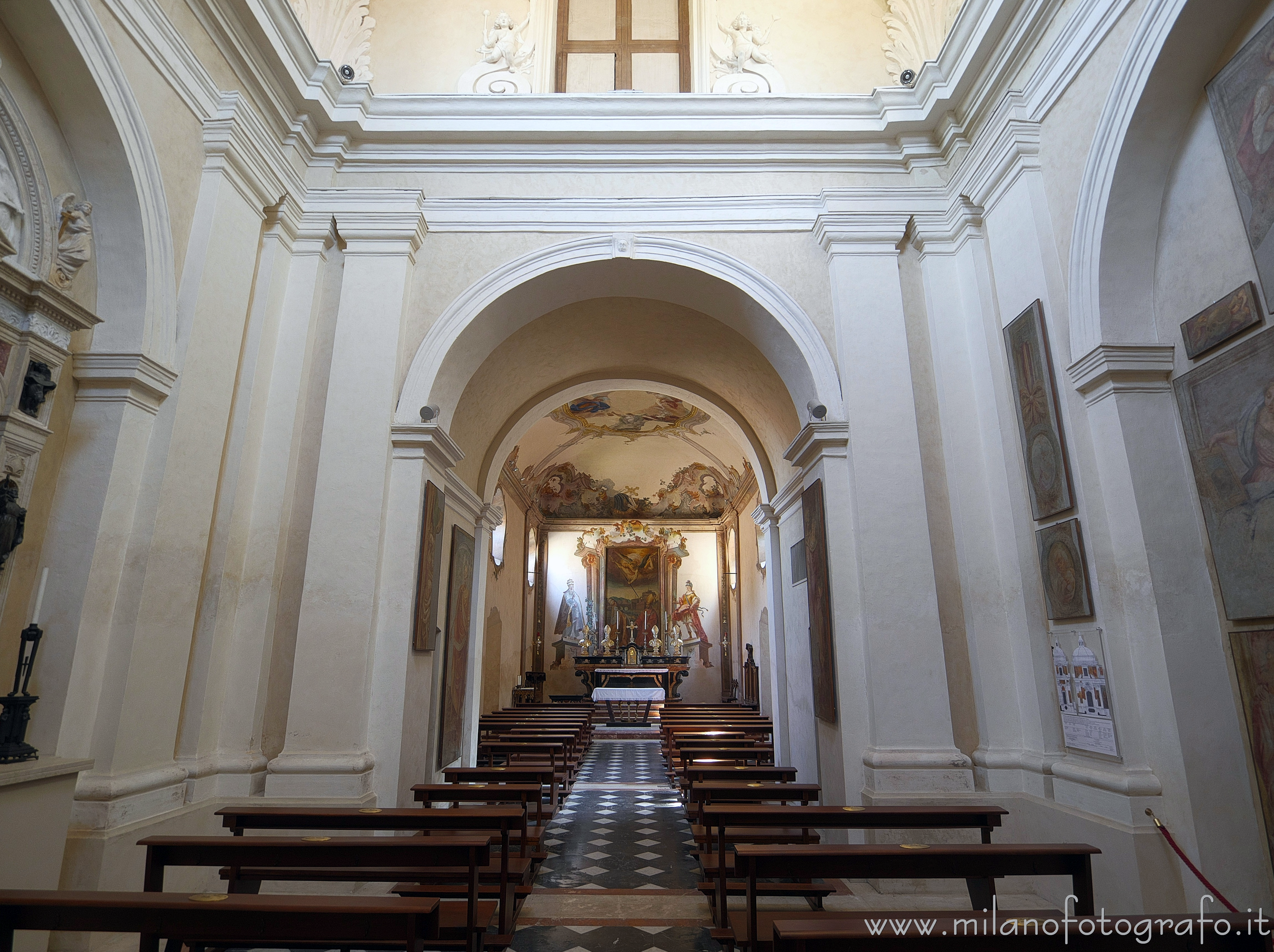 Busto Arsizio (Varese, Italy): Interior of the Church of San Gregorio Magno at the Cemetery - Busto Arsizio (Varese, Italy)