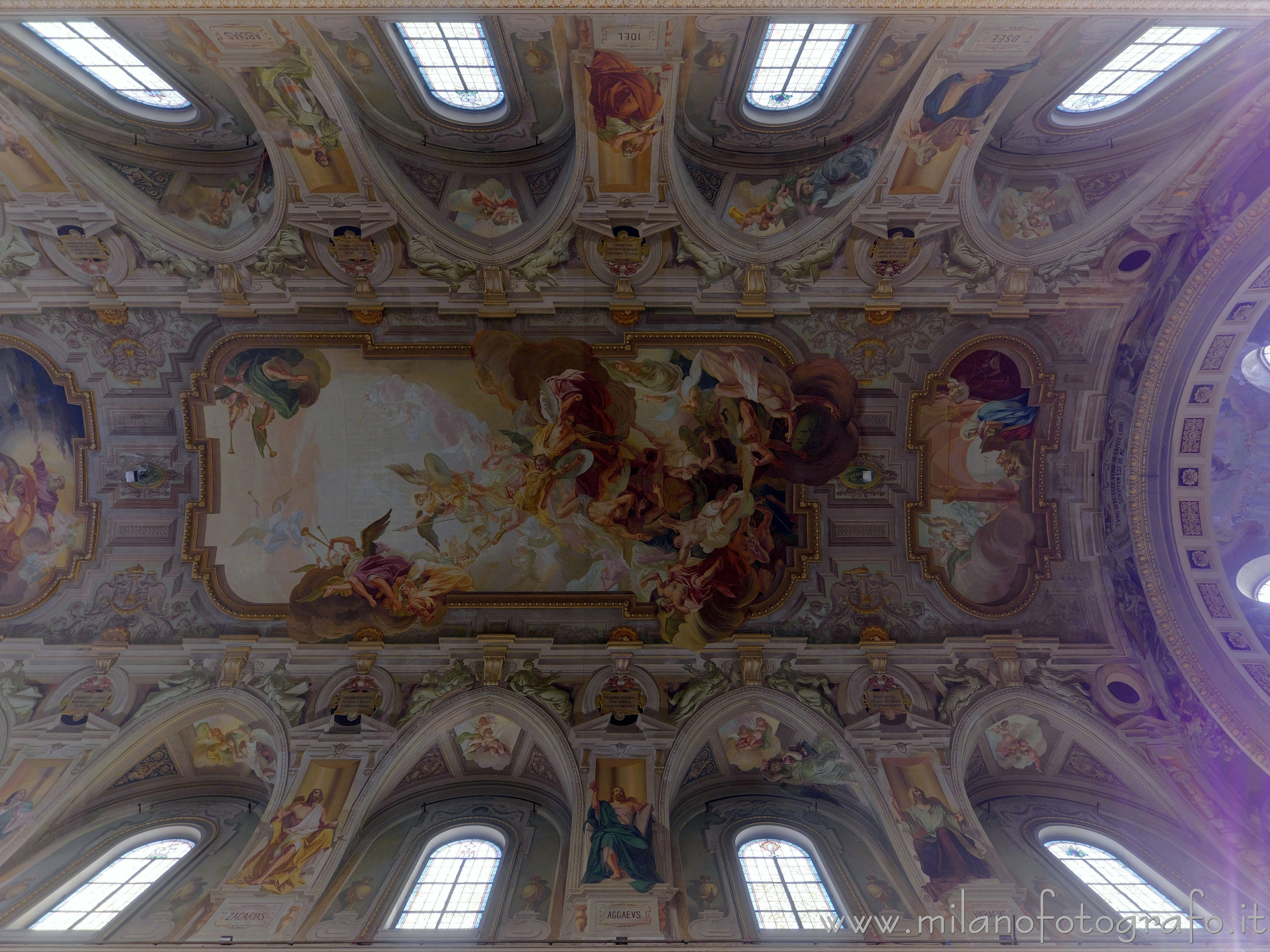 Busto Arsizio (Varese, Italy): Ceiling of the nave of the St. Michael the Archangel Church - Busto Arsizio (Varese, Italy)