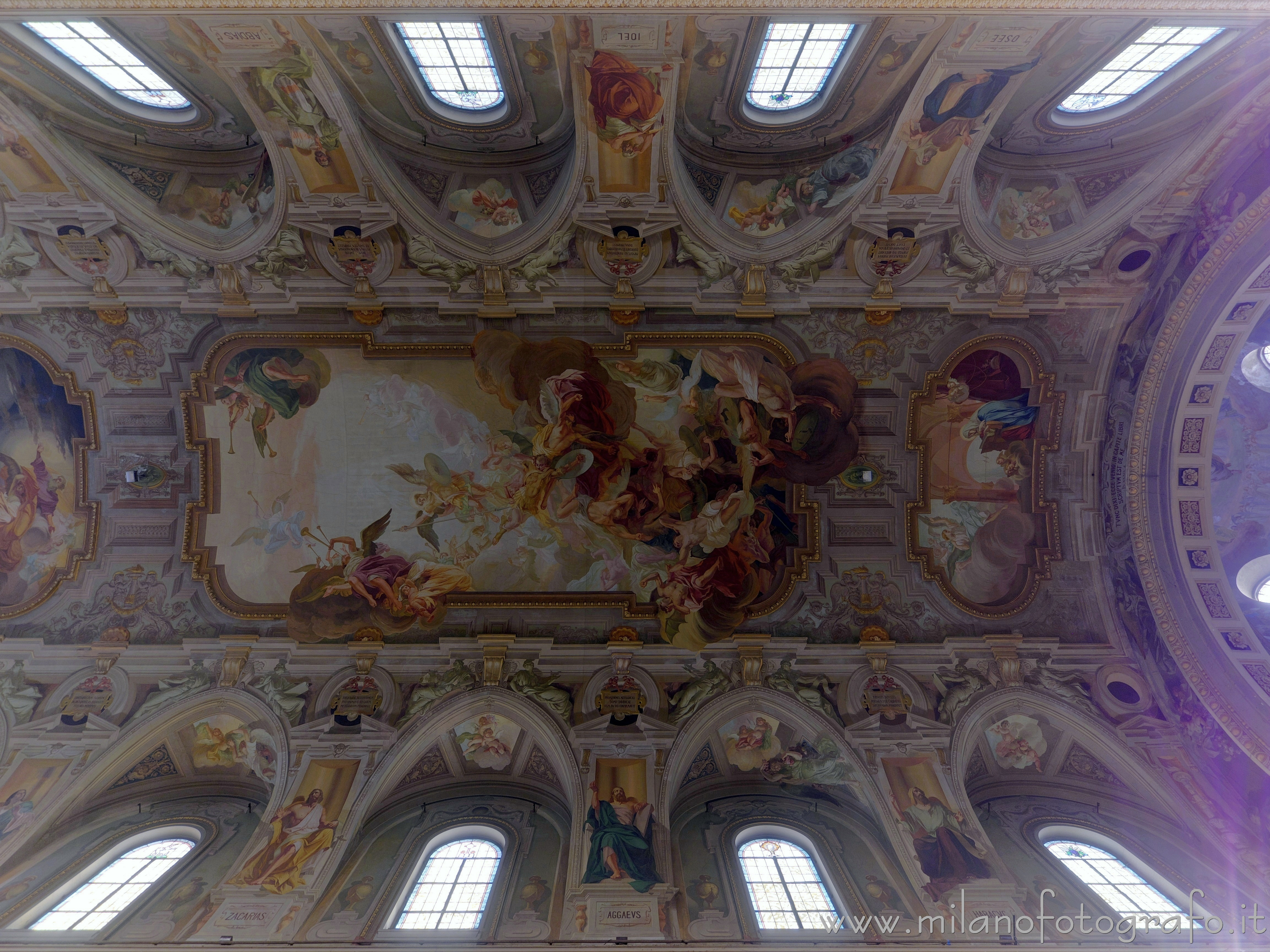 Busto Arsizio (Varese): Soffitto della navata della Chiesa di San Michele Arcangelo - Busto Arsizio (Varese)