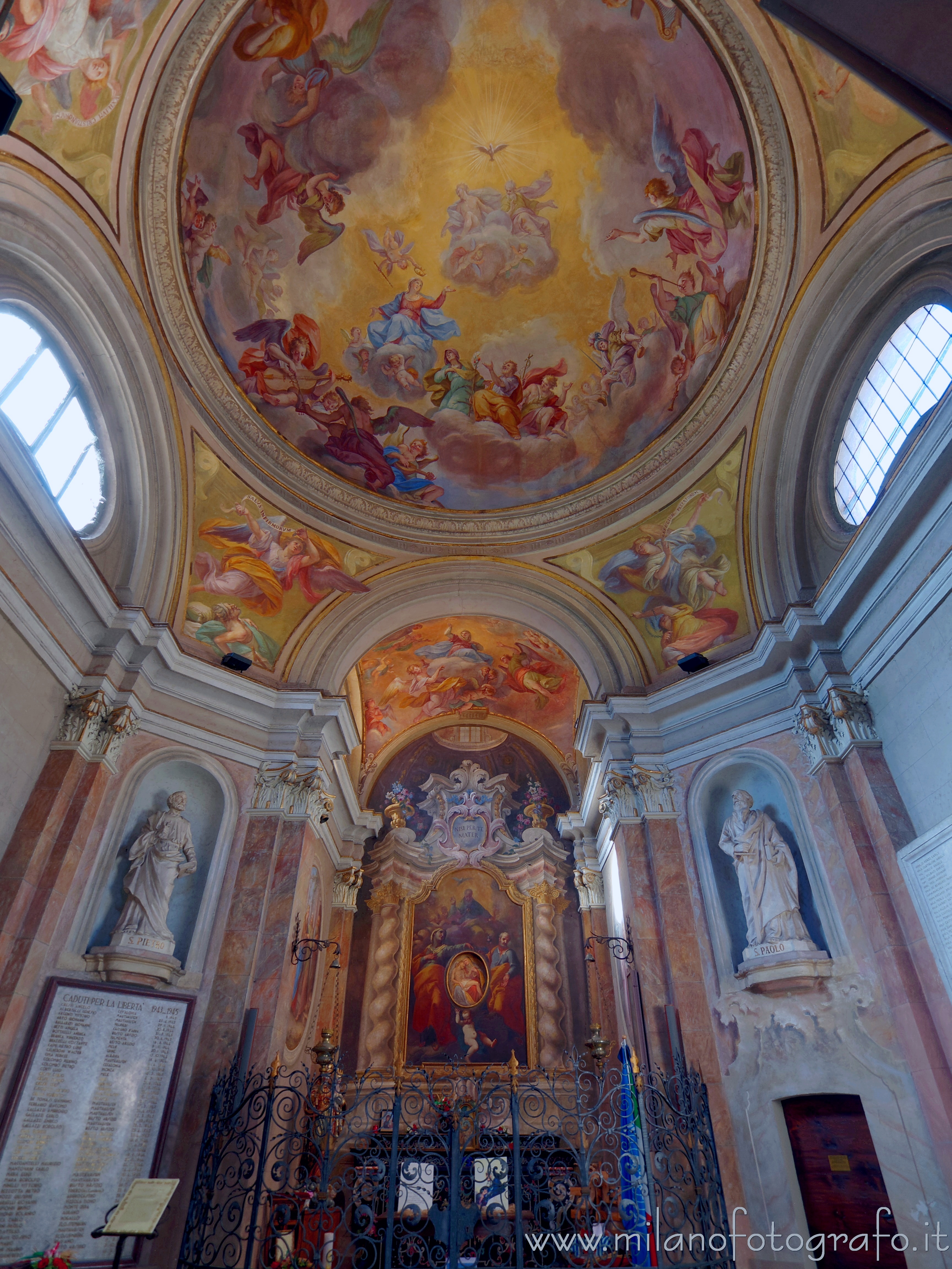 Busto Arsizio (Varese, Italy): Interior and frescoed dome of the Civic temple of Sant'Anna - Church of the Blessed Virgin of Graces - Busto Arsizio (Varese, Italy)