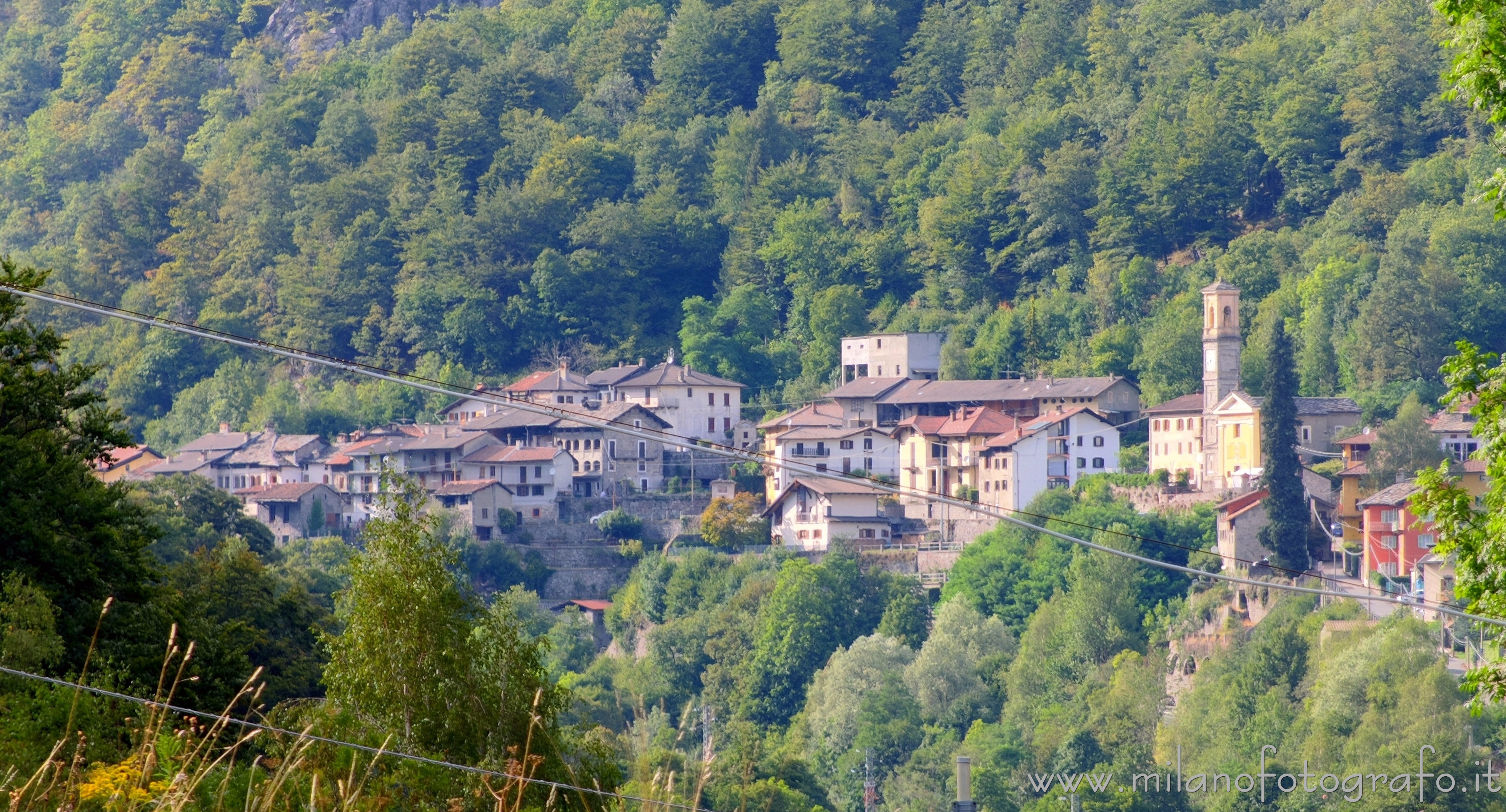 Campiglia Cervo (Biella): La frazione Valmosca vista dalla frazione Oretto - Campiglia Cervo (Biella)