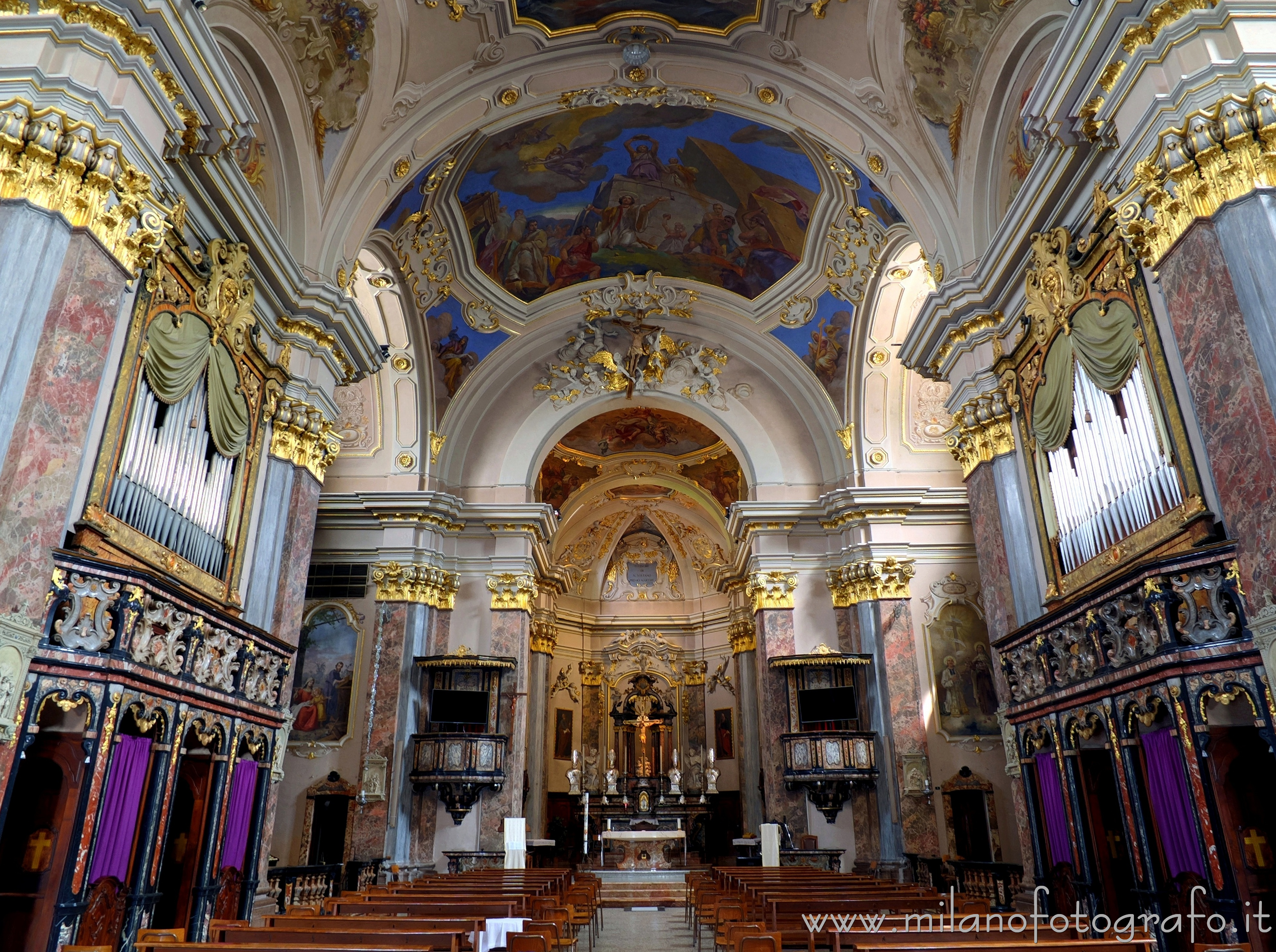 Canzo (Como, Italy): Interior of the Basilica of Santo Stefano - Canzo (Como, Italy)