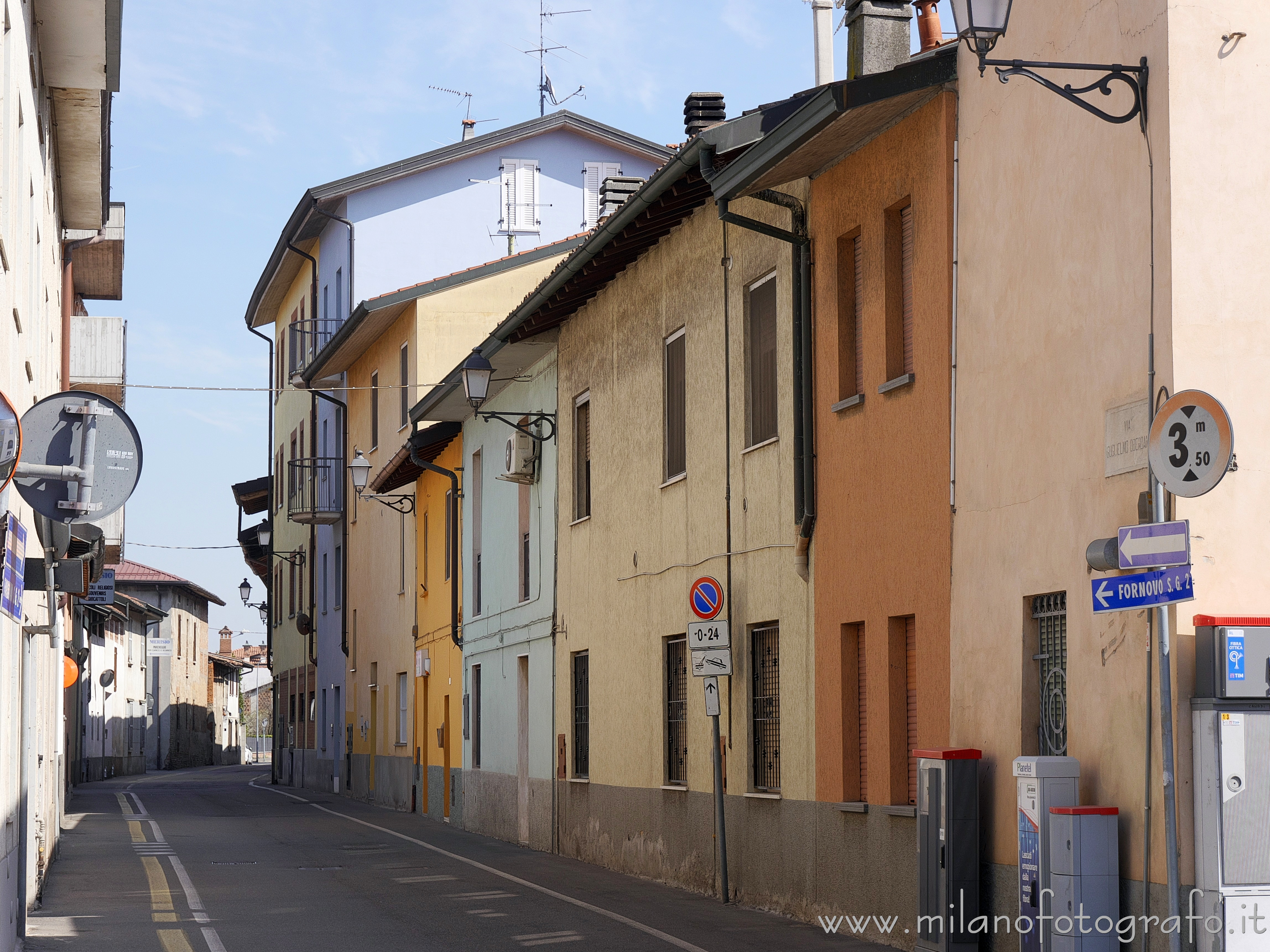 Caravaggio (Bergamo): Una via del borgo - via Oberdan - Caravaggio (Bergamo)