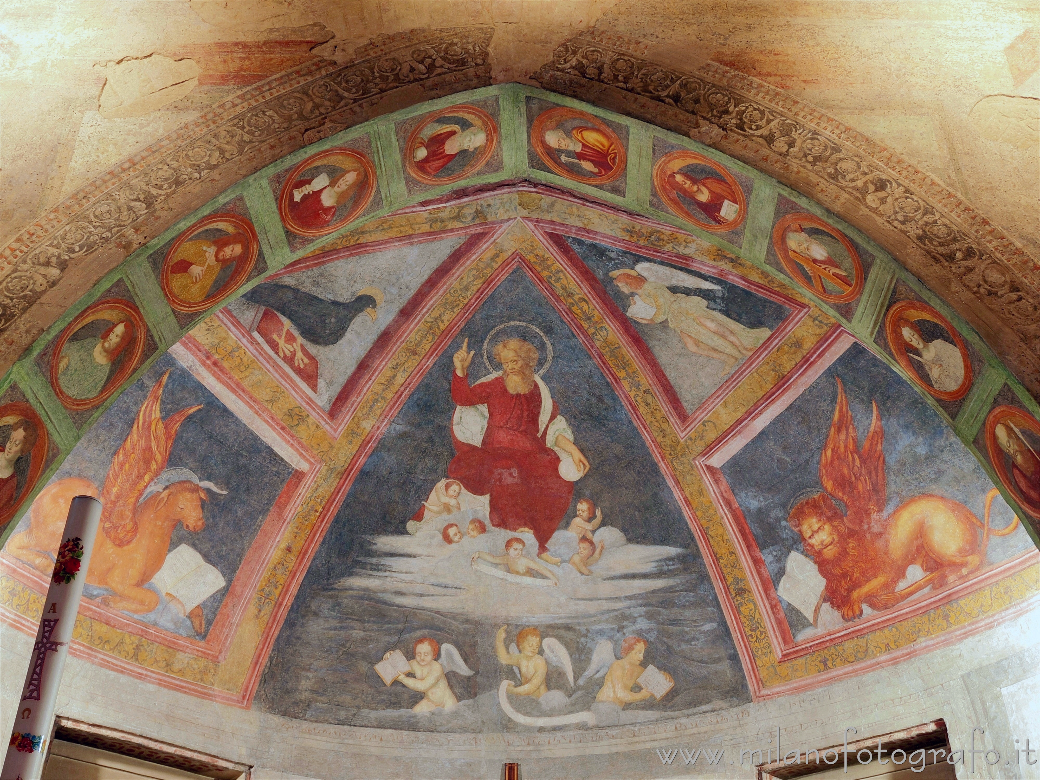 Milan (Italy): Vault of the left apse of the Church of San Cristoforo on the Naviglio - Milan (Italy)