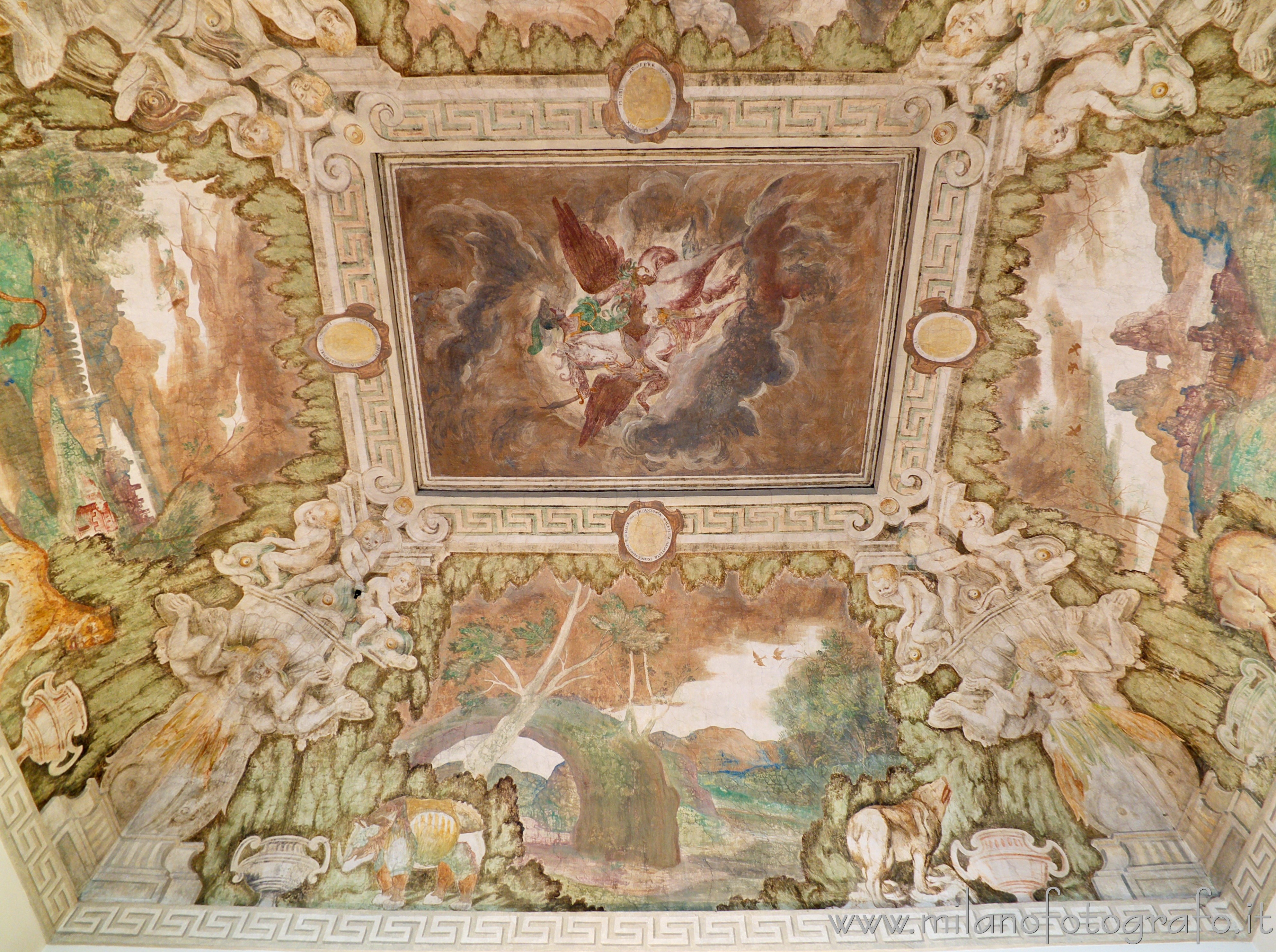 Cavenago di Brianza (Monza e Brianza, Italy): Ceiling of the Hall of the Fountains in Palace Rasini - Cavenago di Brianza (Monza e Brianza, Italy)