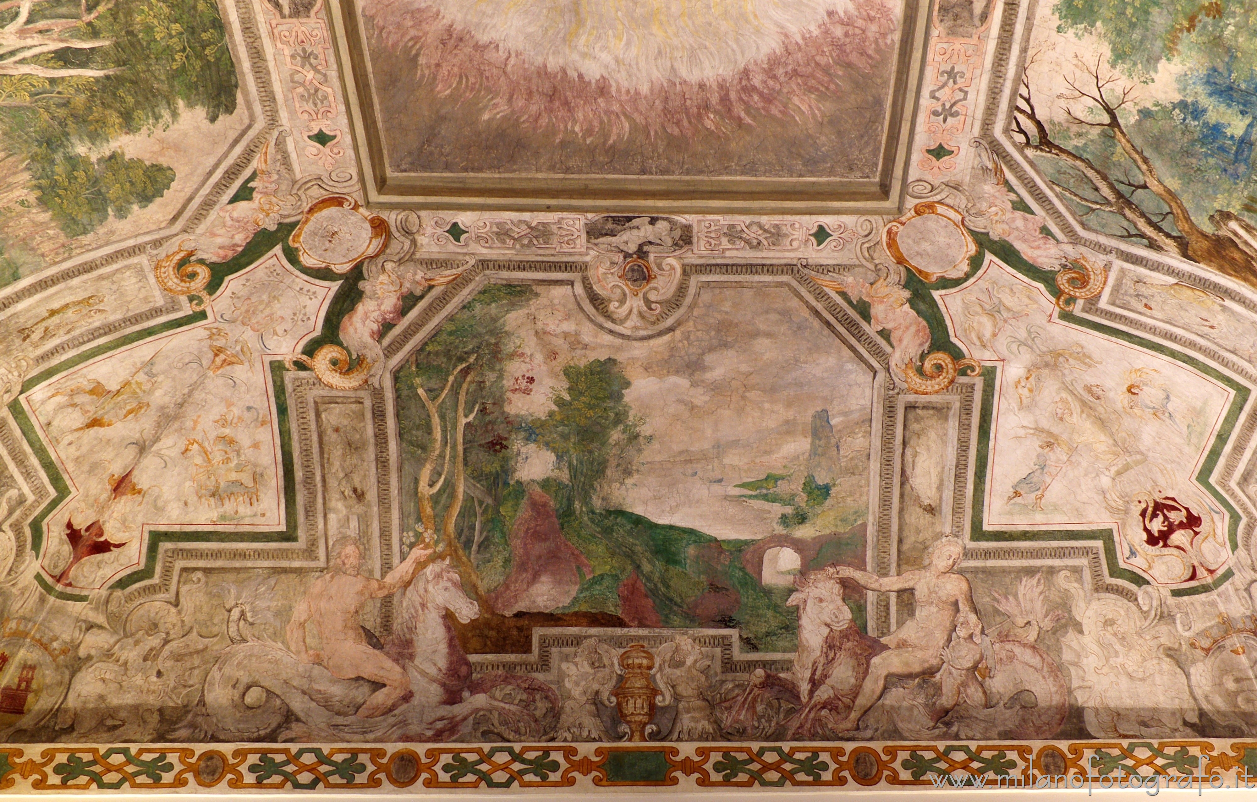 Cavenago di Brianza (Monza e Brianza, Italy): Detail of the frescoed vault of the Jupiter Hall in Palace Rasini - Cavenago di Brianza (Monza e Brianza, Italy)