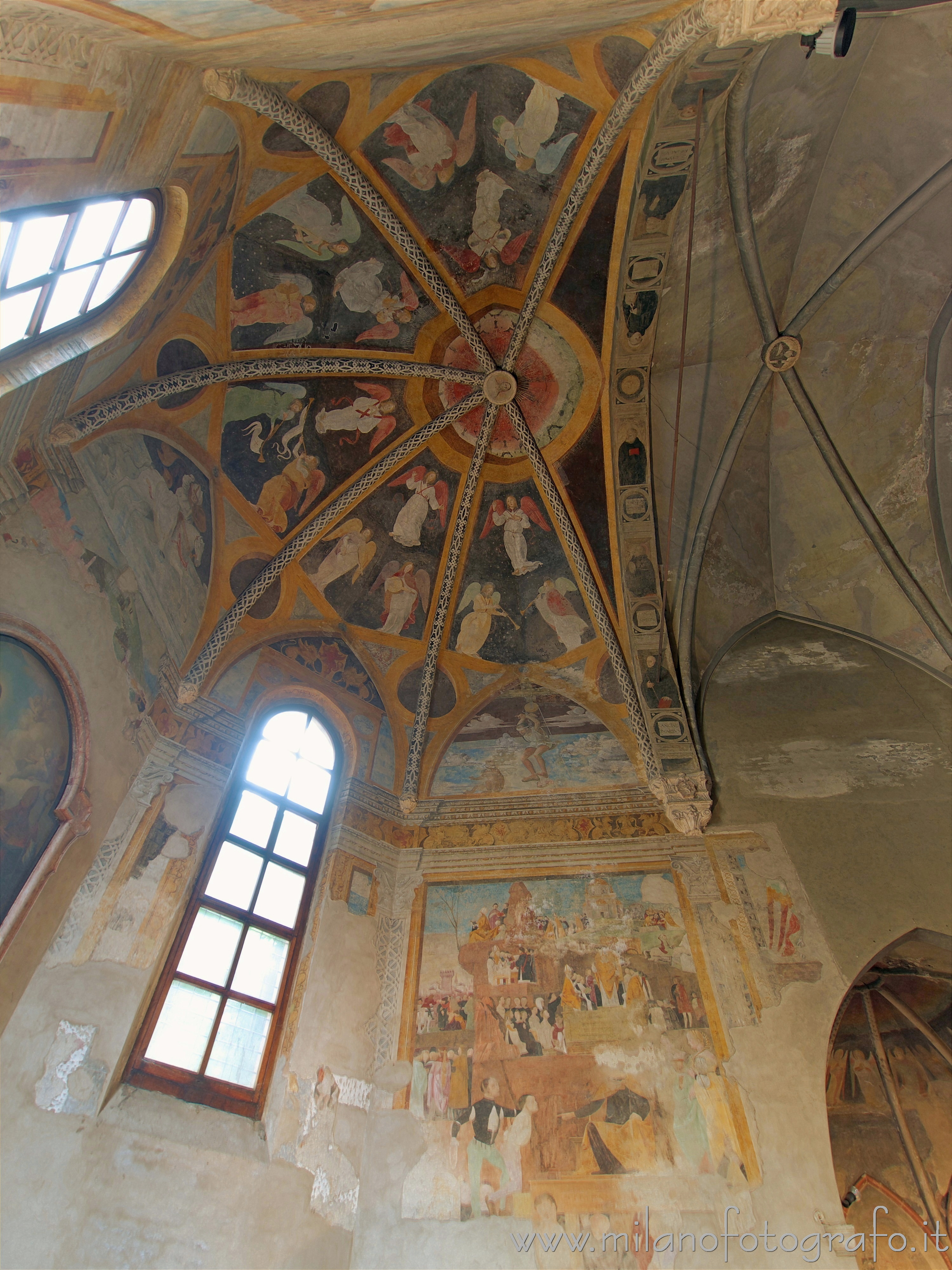 Milan (Italy): Right wall and dome of the Grifi Chapel in the Church of San Pietro in Gessate - Milan (Italy)