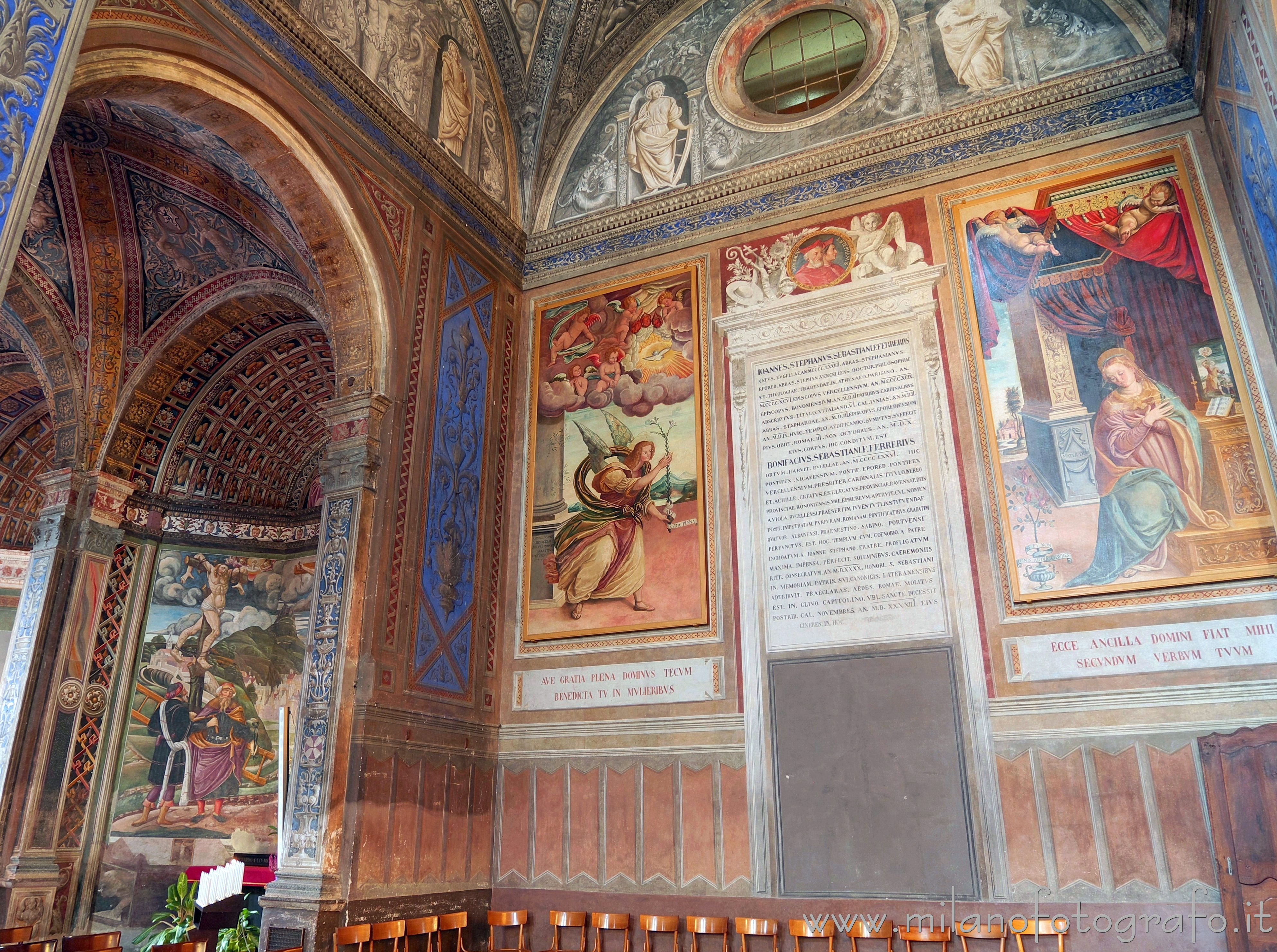 Biella: Braccio sinistro del transetto e Cappella della Crocifissione nella Basilica di San Sebastiano - Biella