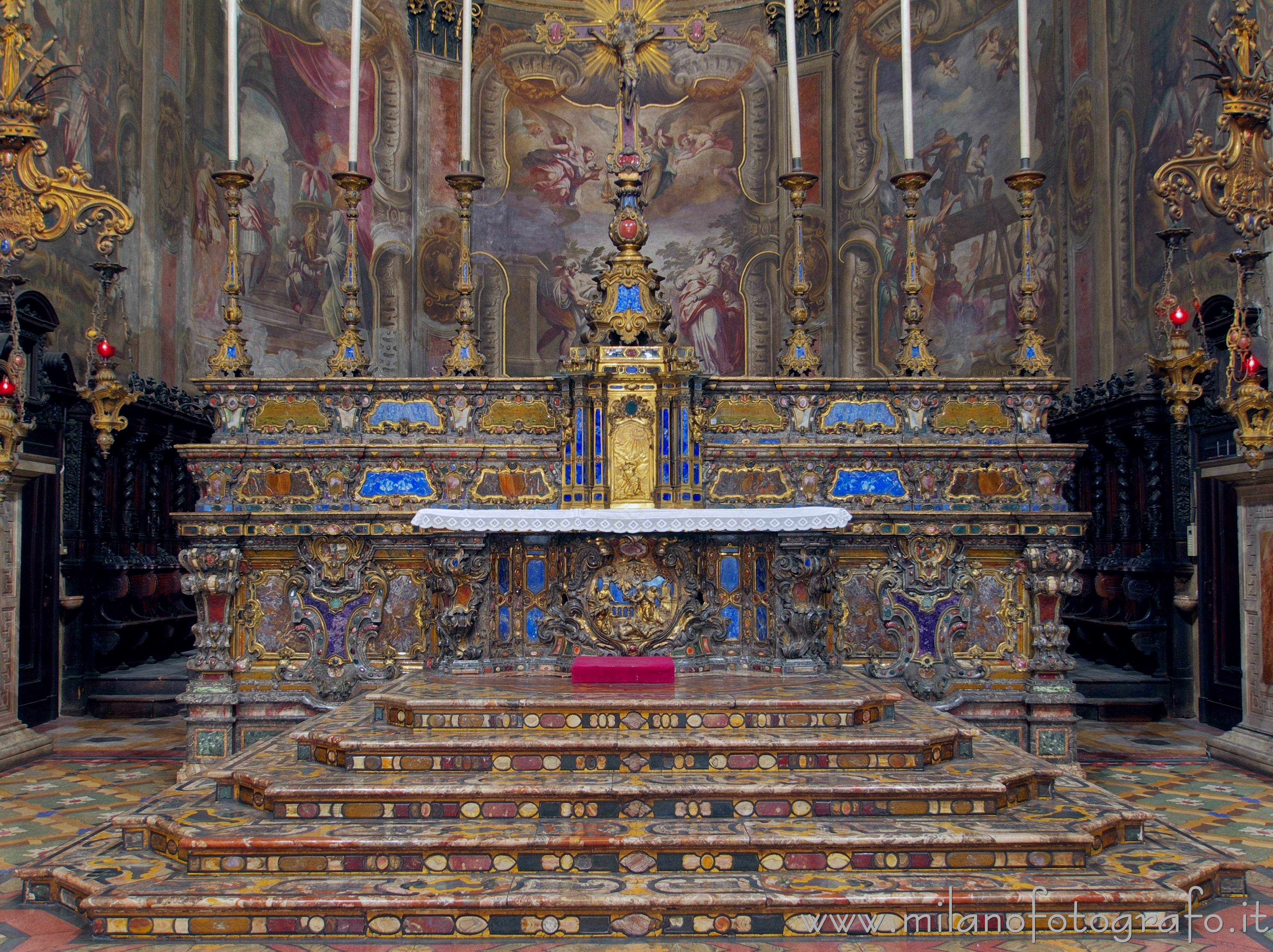 Milan (Italy): Main altar of the Church of Sant'Alessandro in Zebedia - Milan (Italy)