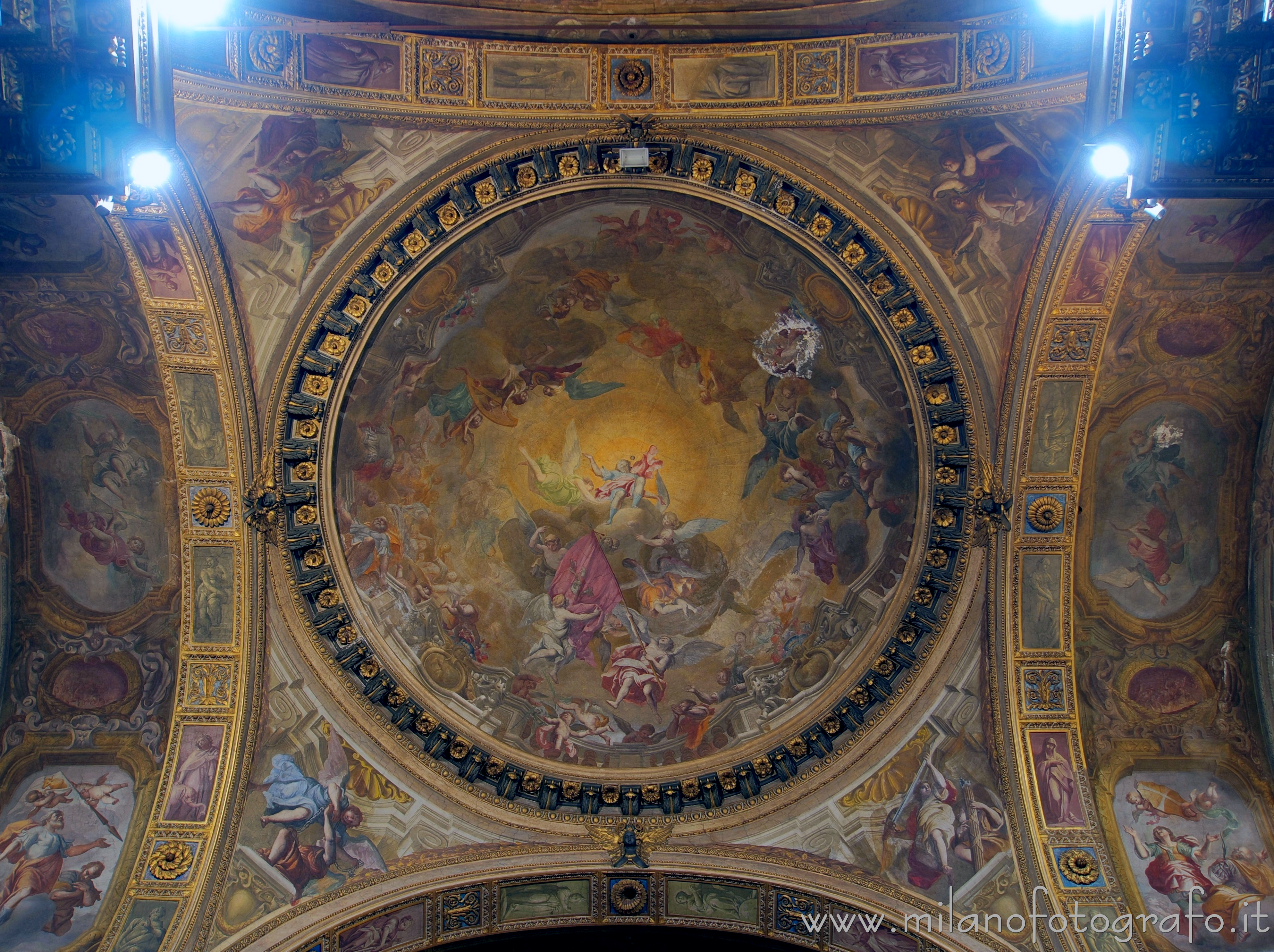 Milan (Italy): Dome of the presbytery of the Church of Sant'Alessandro in Zebedia - Milan (Italy)