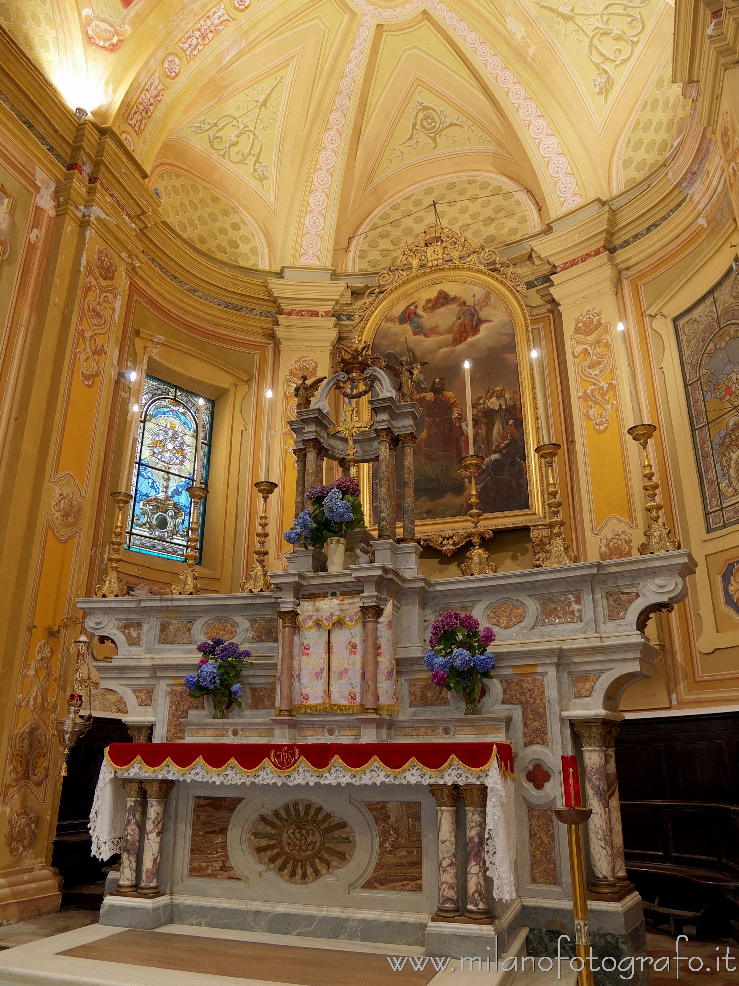 Campiglia Cervo (Biella): Abside e altare maggiore della Chiesa Parrocchiale - Campiglia Cervo (Biella)