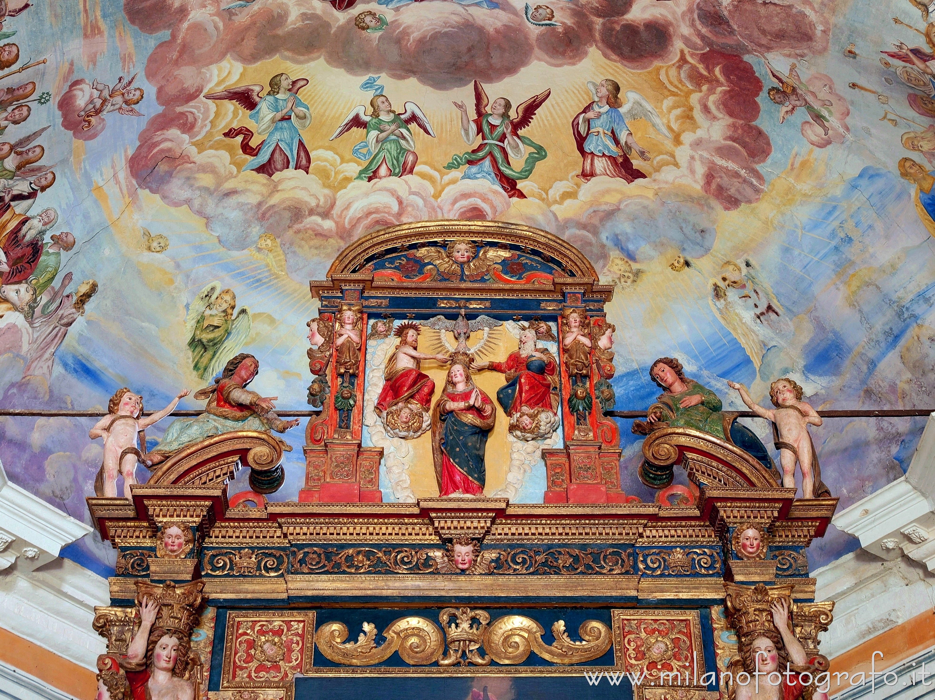 Trivero (Biella, Italy): Upper part of the retable of the altar of the Large Church of the Sanctuary of the Virgin of the Moorland - Trivero (Biella, Italy)