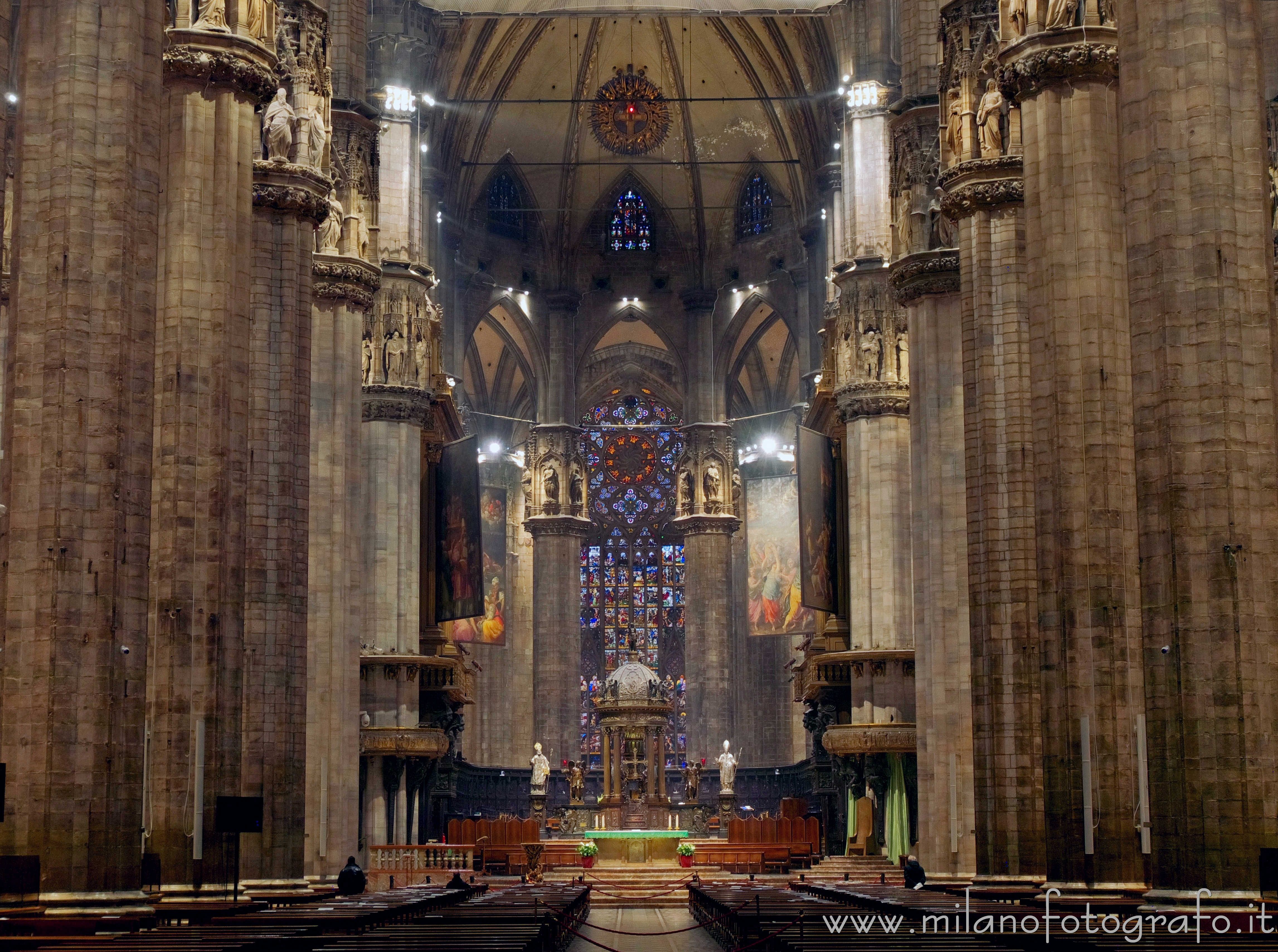 Milan (Italy): Bottom of the central nave of the Cathedral - Milan (Italy) Milan (Italy): Bottom of the central nave of the Cathedral - Milan (Italy)