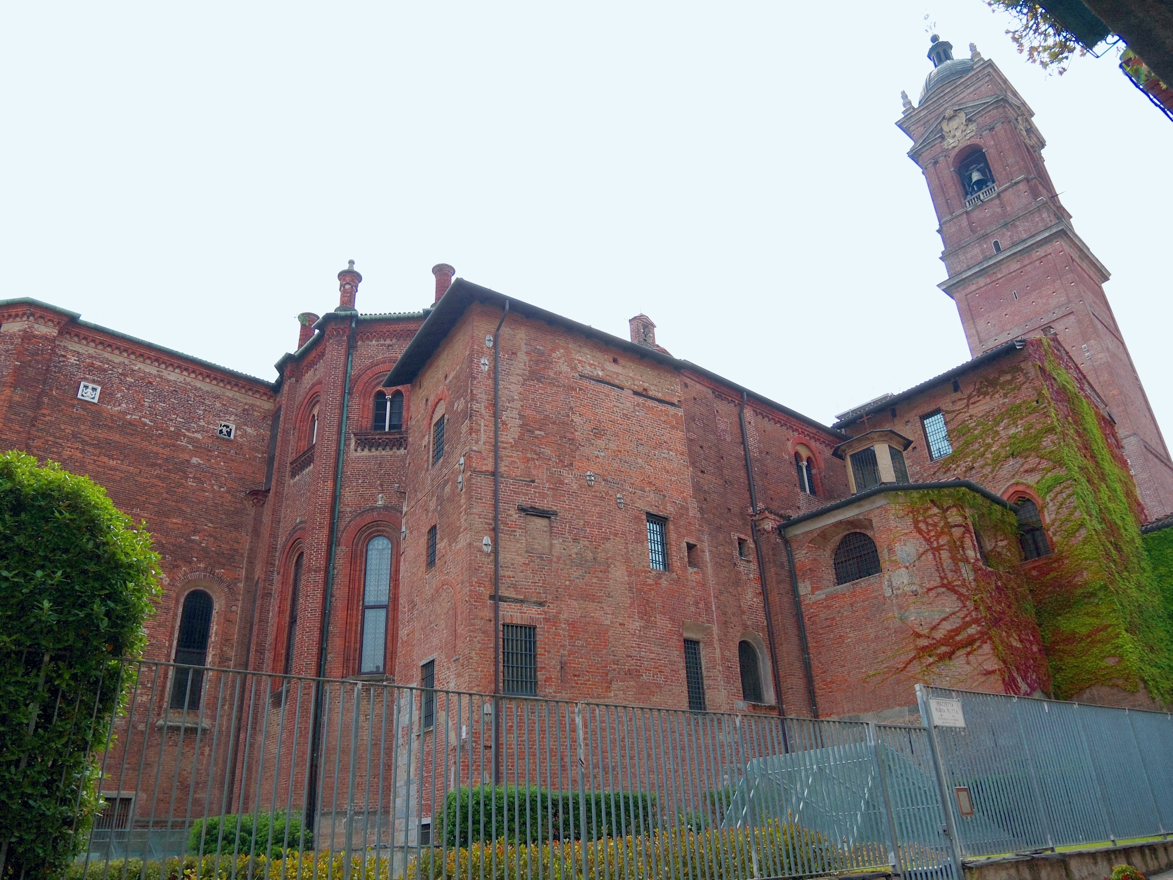 Monza (Monza e Brianza): Parte posteriore e campanile del Duomo di Monza - Monza (Monza e Brianza)