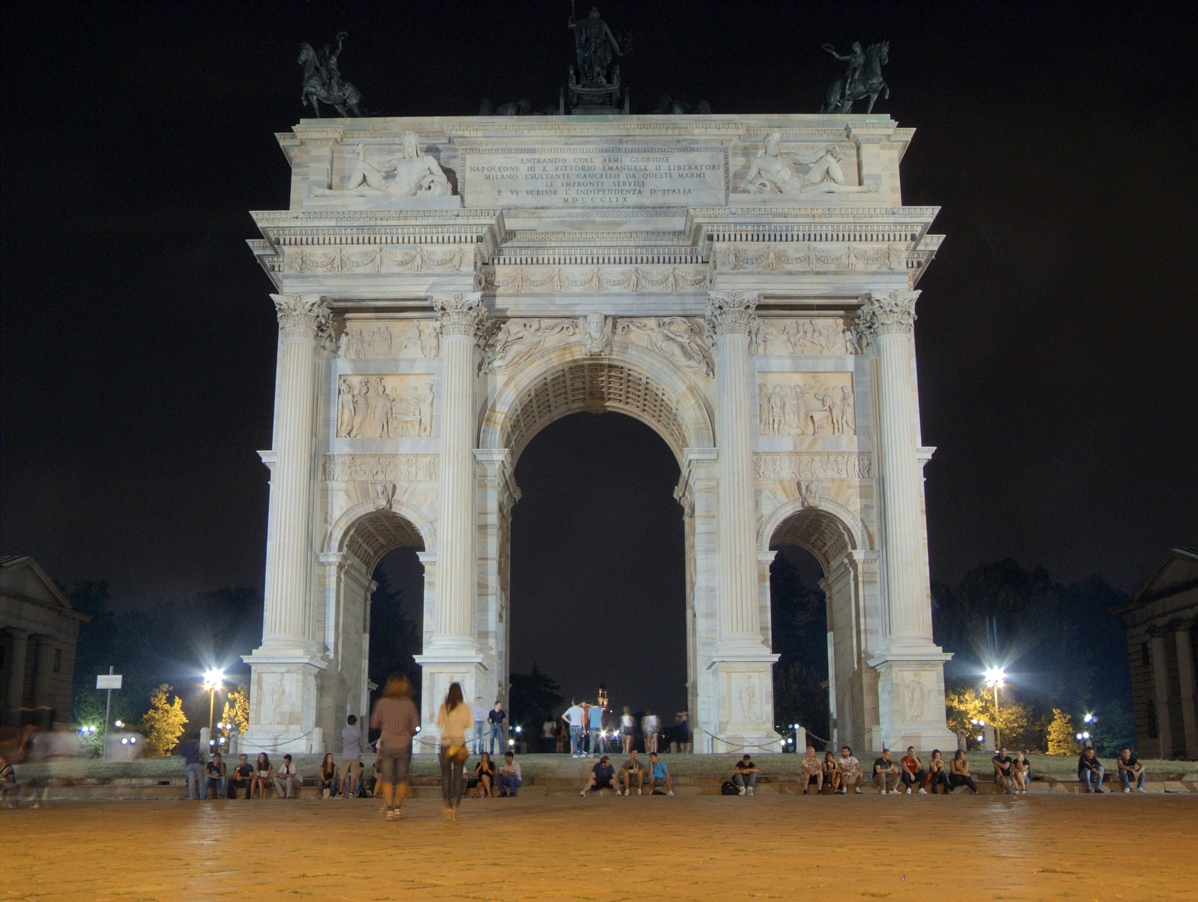 Milan (Italy): Arco della Pace with nightlife - Milan (Italy)