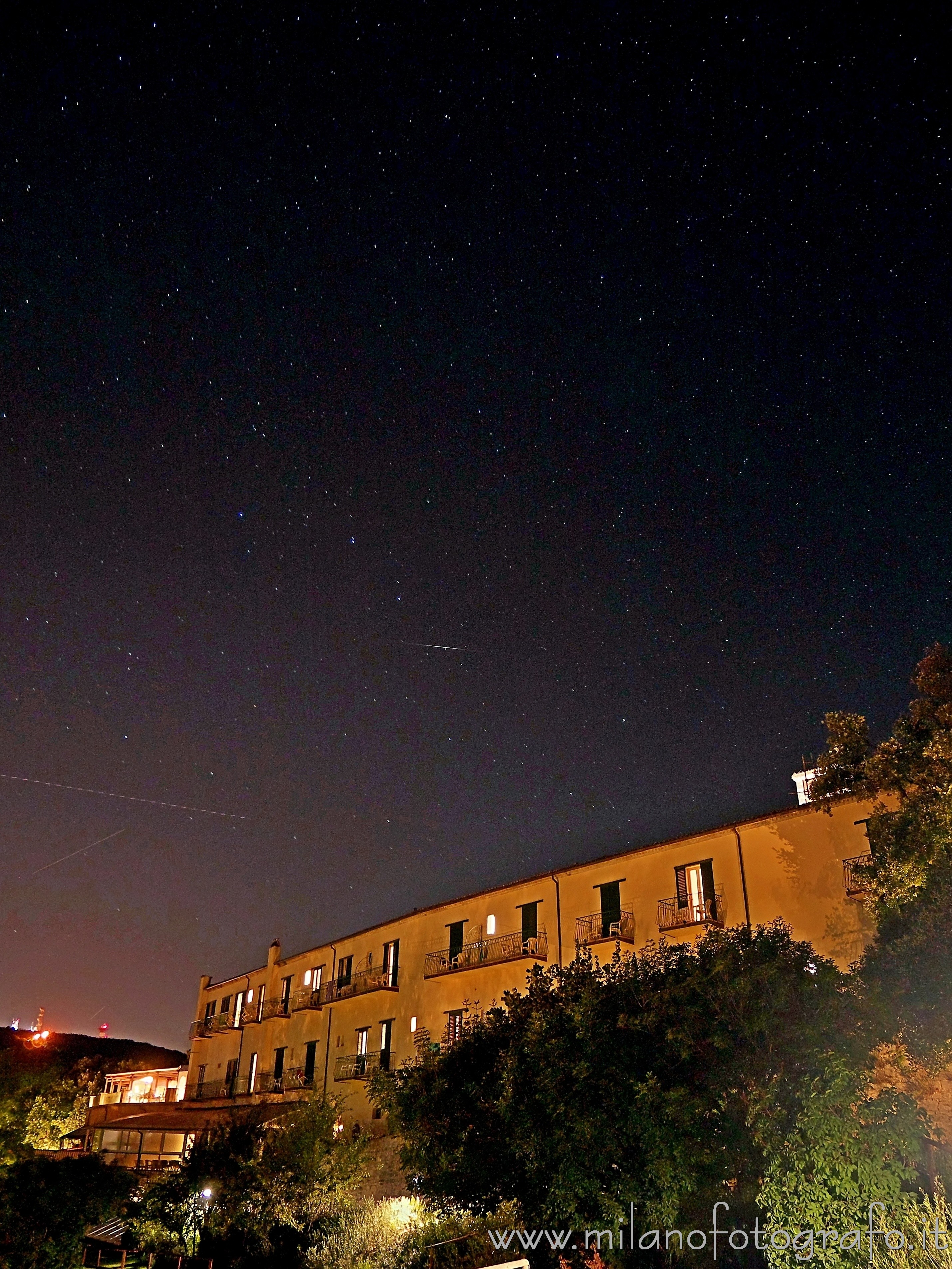Sirolo (Ancona): Cielo stellato dietro all'Hotel Monteconero - Sirolo (Ancona)