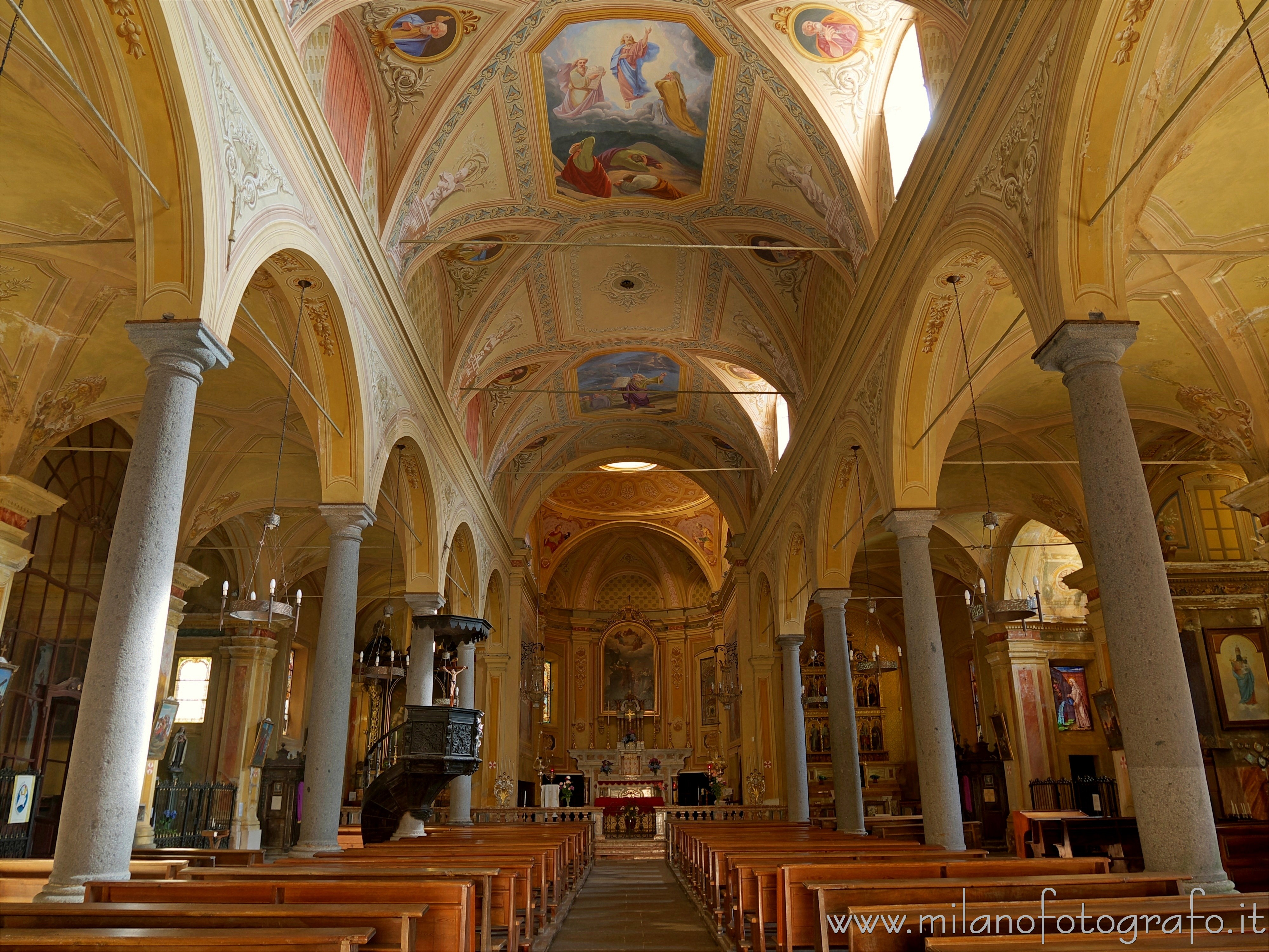 Campiglia Cervo (Biella, Italy): Interior of the Parish church, dedicated to the saints Joseph and Bernhard - Campiglia Cervo (Biella, Italy)