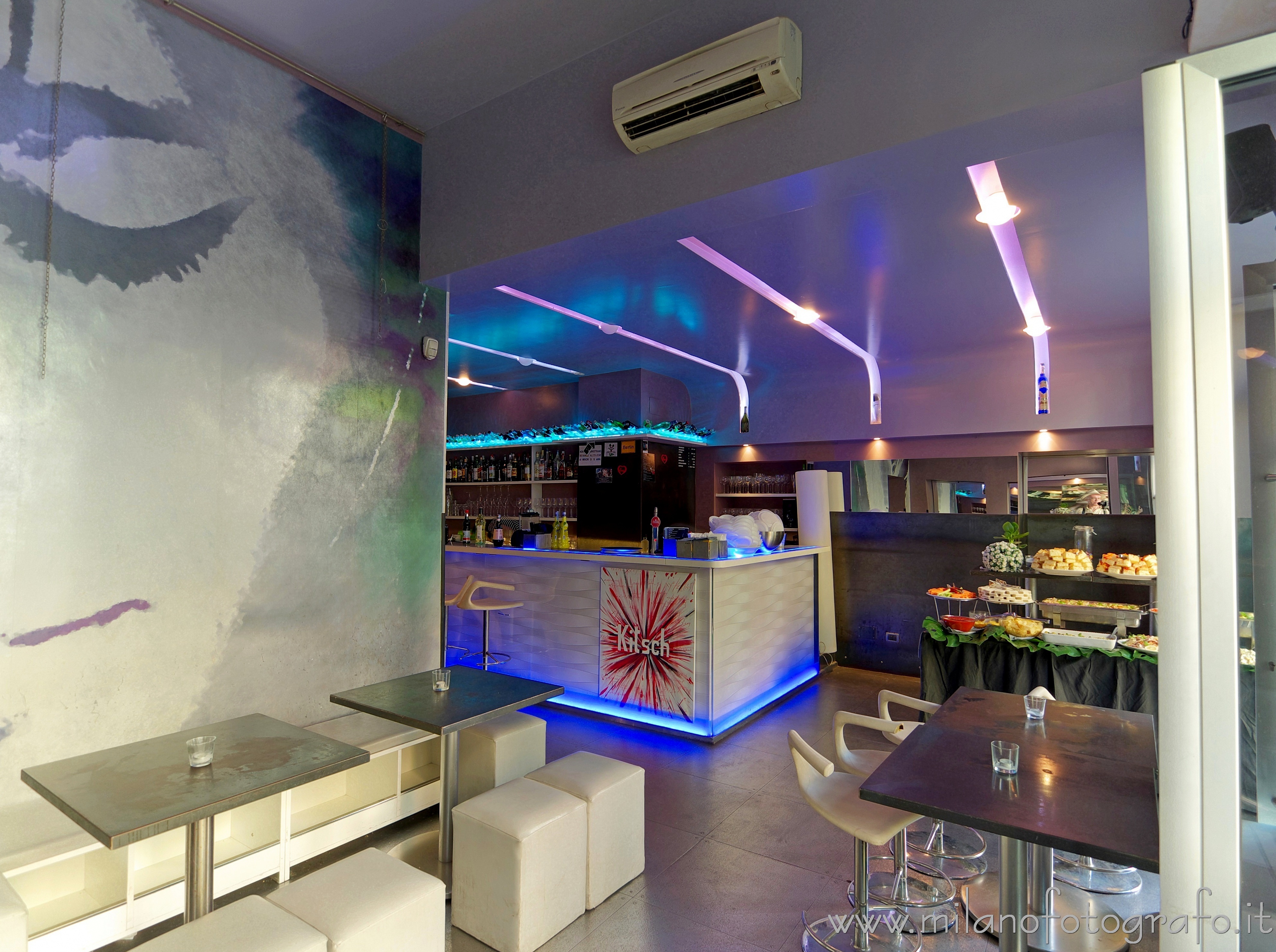 Milano: Gli interni psichedelici del Kitsch Bar - Milano Milano: Gli interni psichedelici del Kitsch Bar - Milano