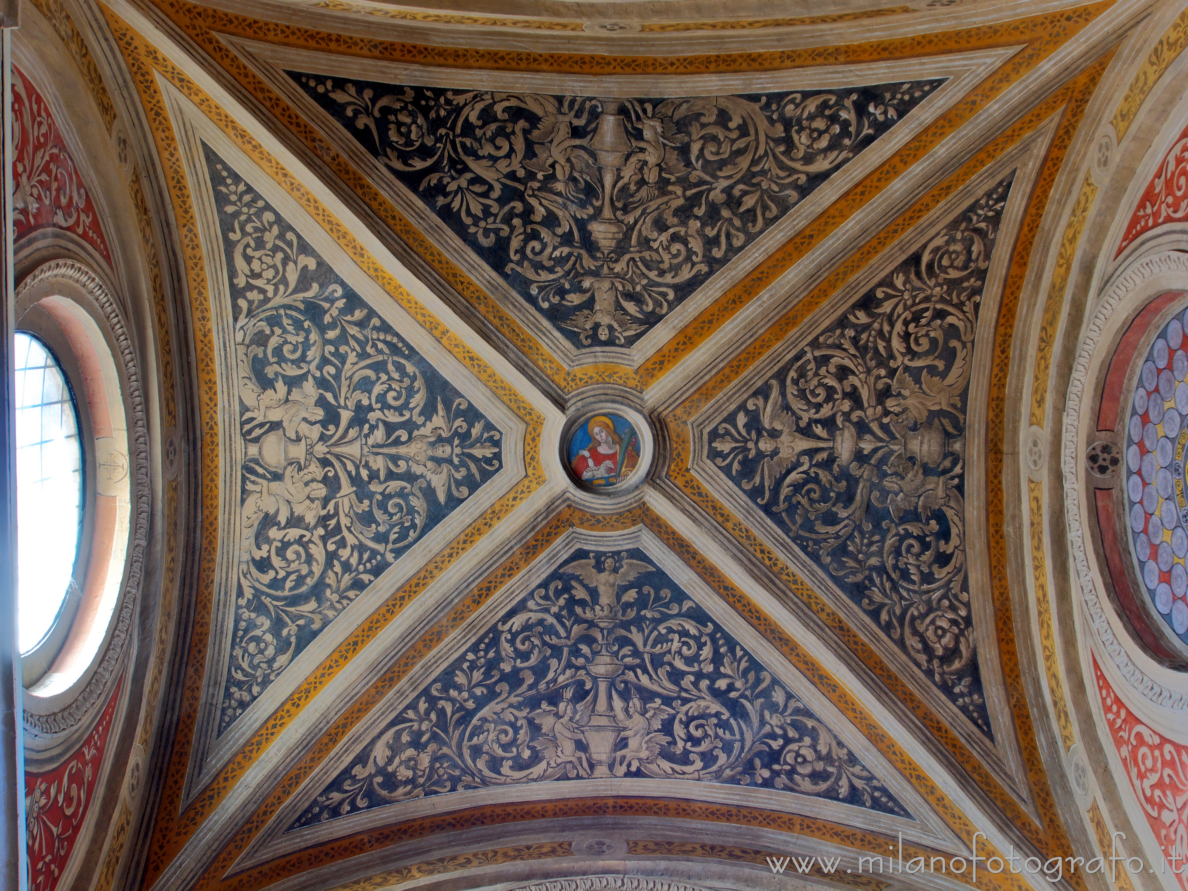 Legnano (Milano): Decorazioni a grottesche sul soffitto della Cappella di Sant'Agnese nella Basilica di San Magno - Legnano (Milano)