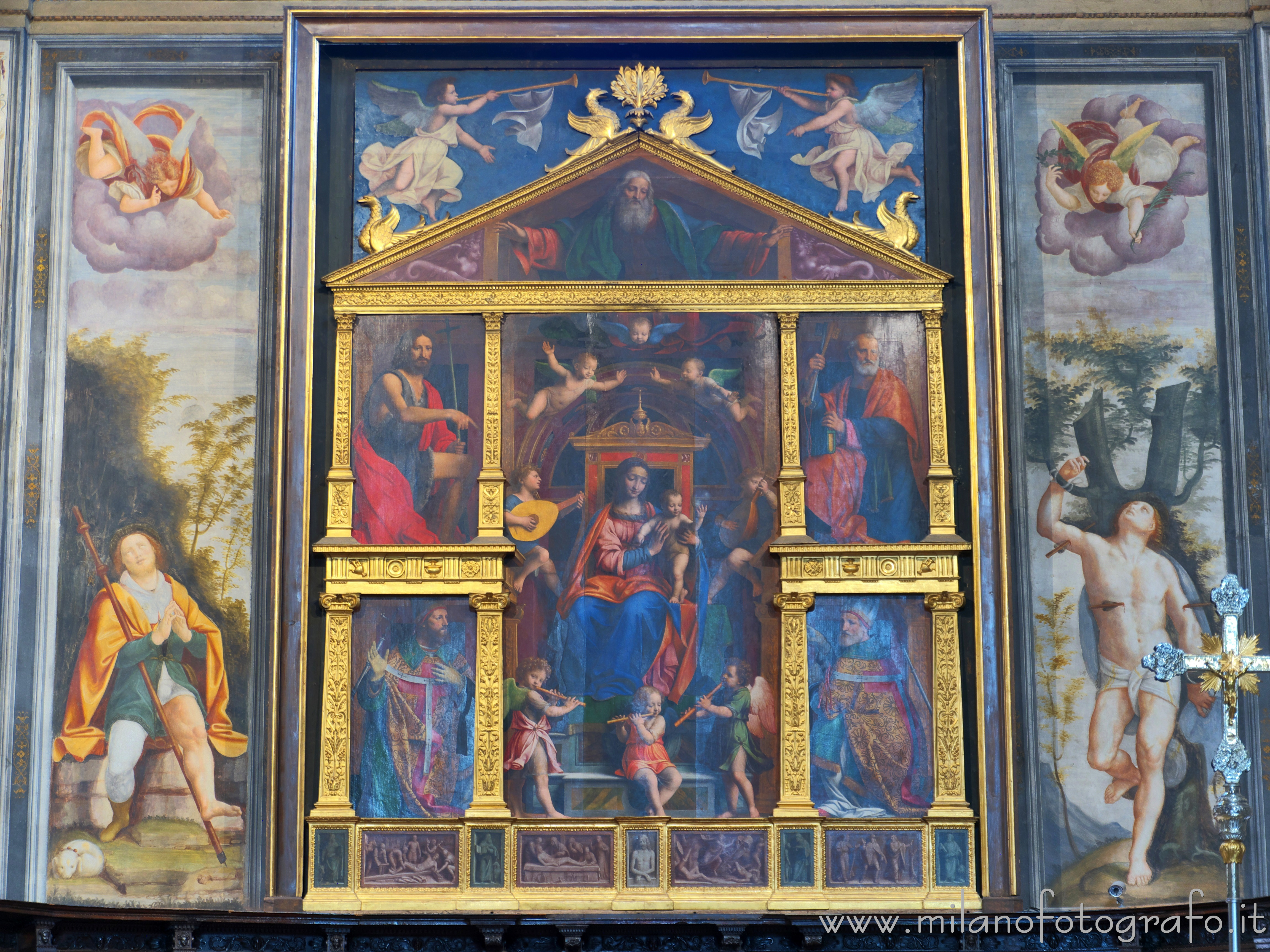 Legnano (Milan, Italy): Back wall of the Main Chapel of the Basilica of San Magno - Legnano (Milan, Italy)