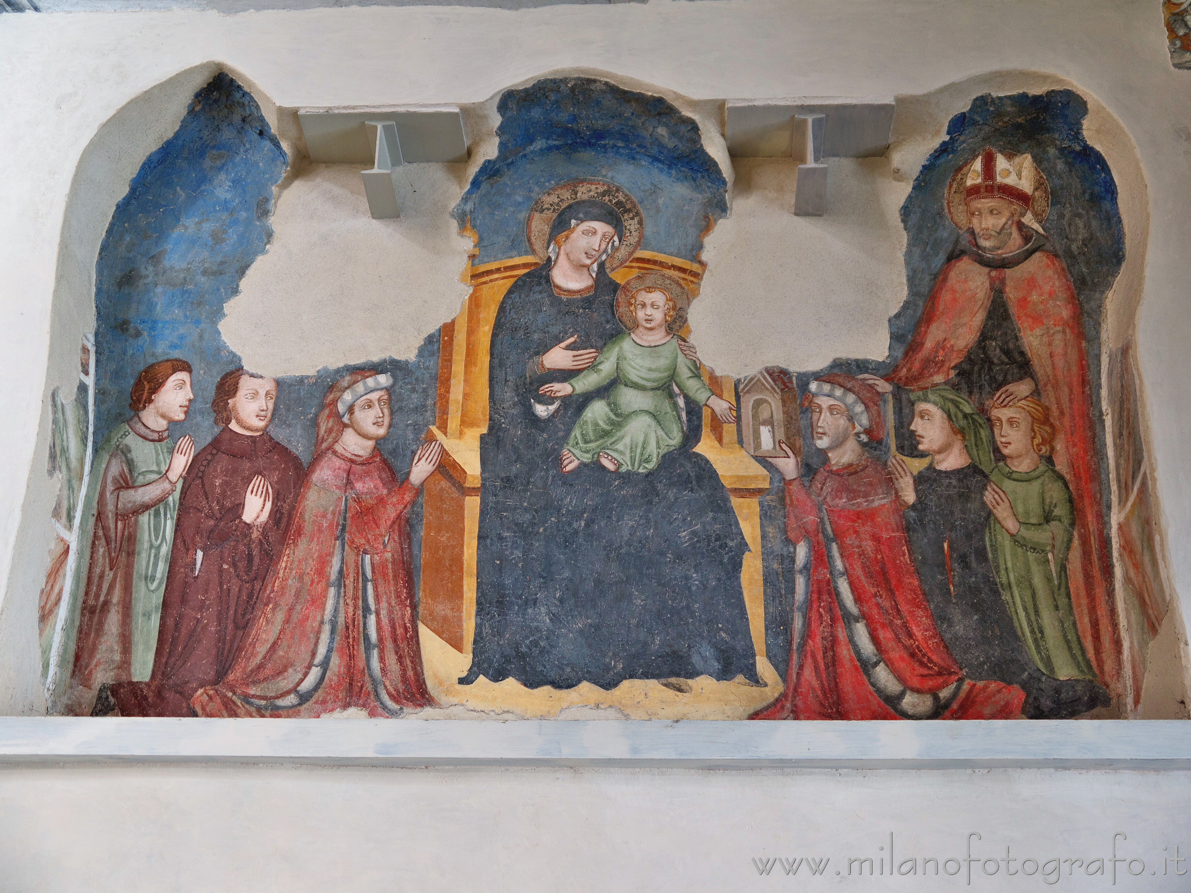 Milano: Madonna col bambino, Sant'Agostino e la famiglia Aliprandi nella Basilica di San Marco - Milano