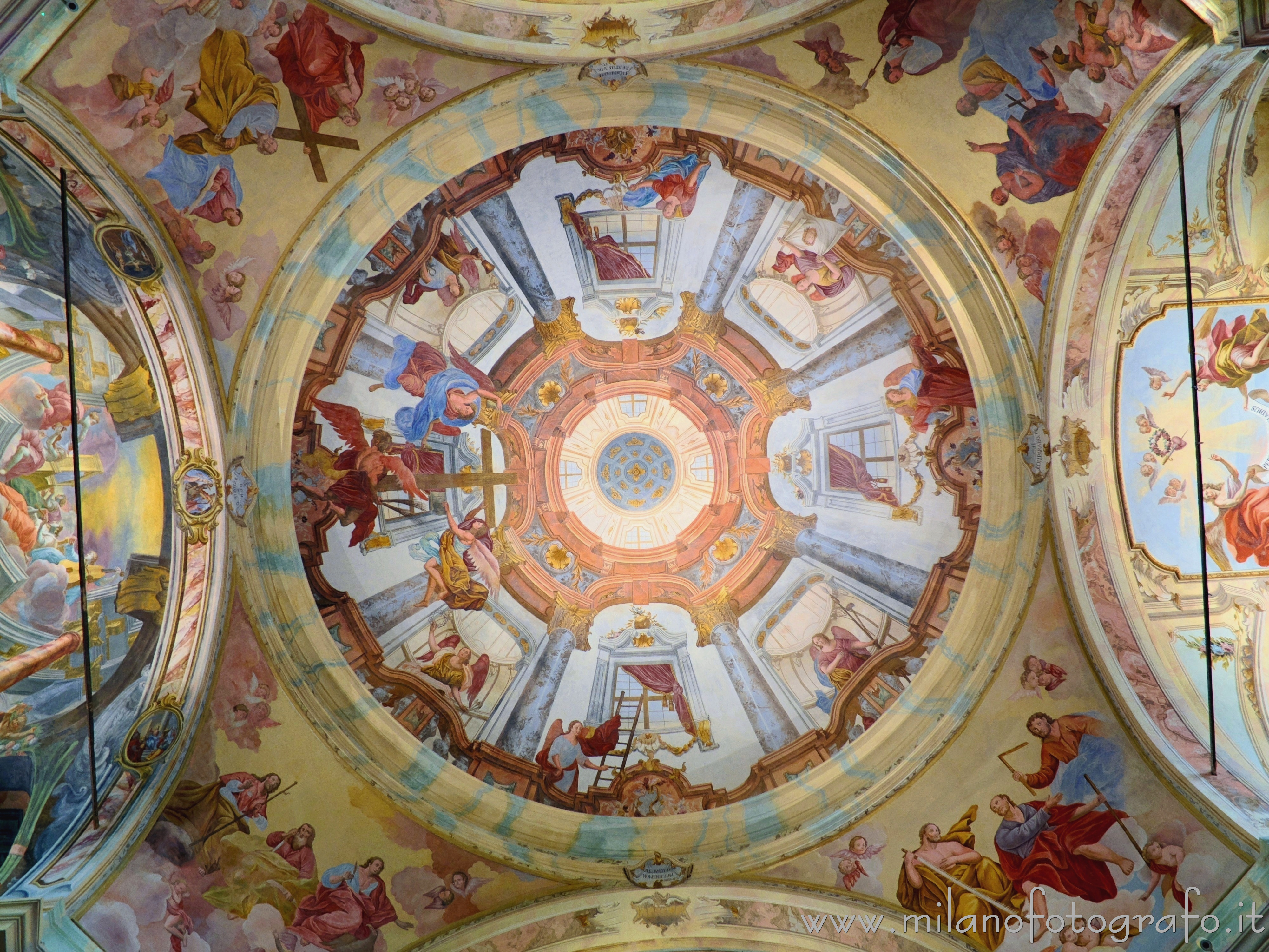 Madonna del Sasso (Verbano-Cusio-Ossola): Affreschi all'interno della cupola del Santuario della Madonna del Sasso - Madonna del Sasso (Verbano-Cusio-Ossola)