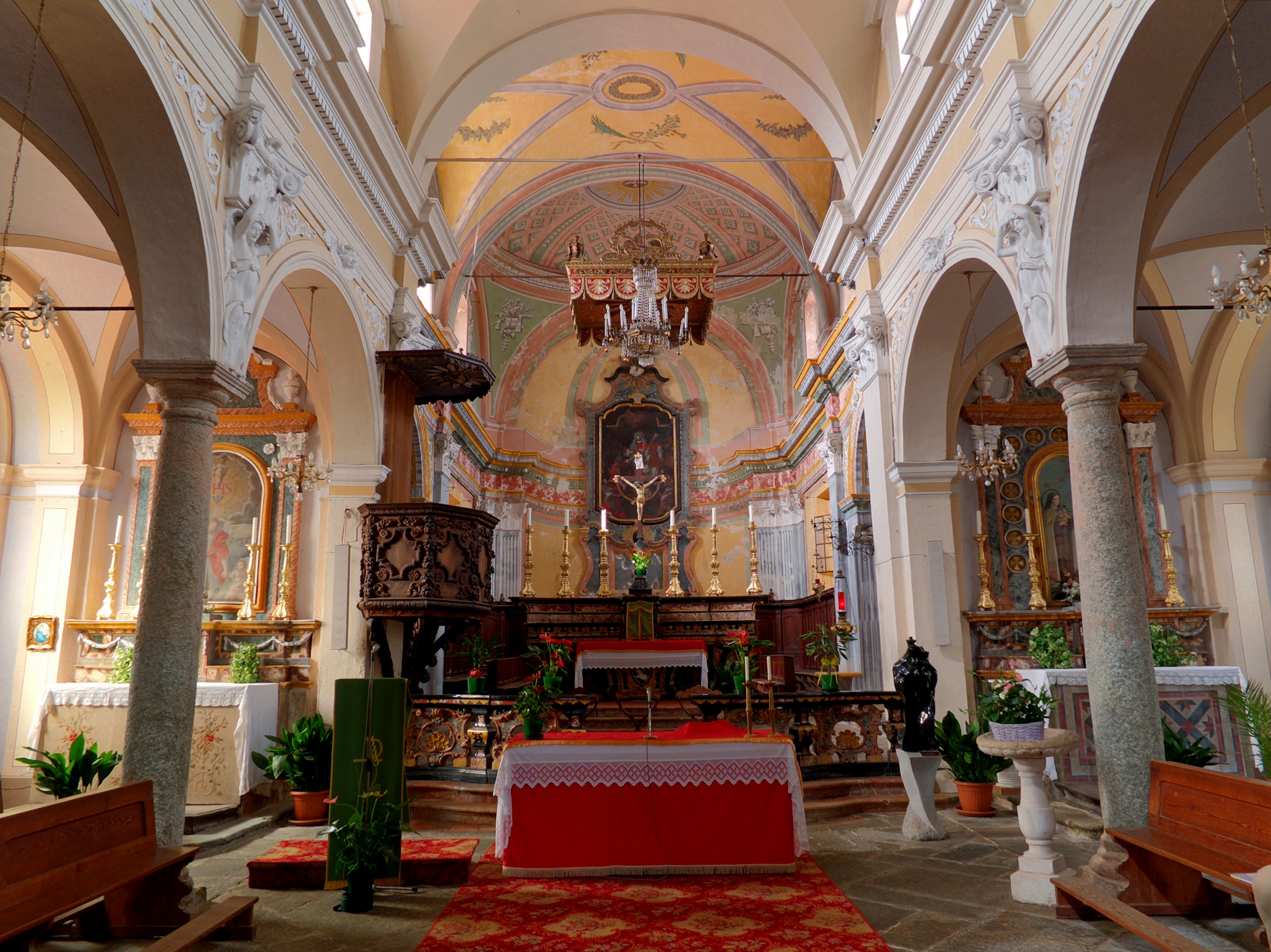 Magnano (Biella): Parte posteriore dell'interno della della Chiesa parrocchiale dei Santi Battista e Secondo - Magnano (Biella)
