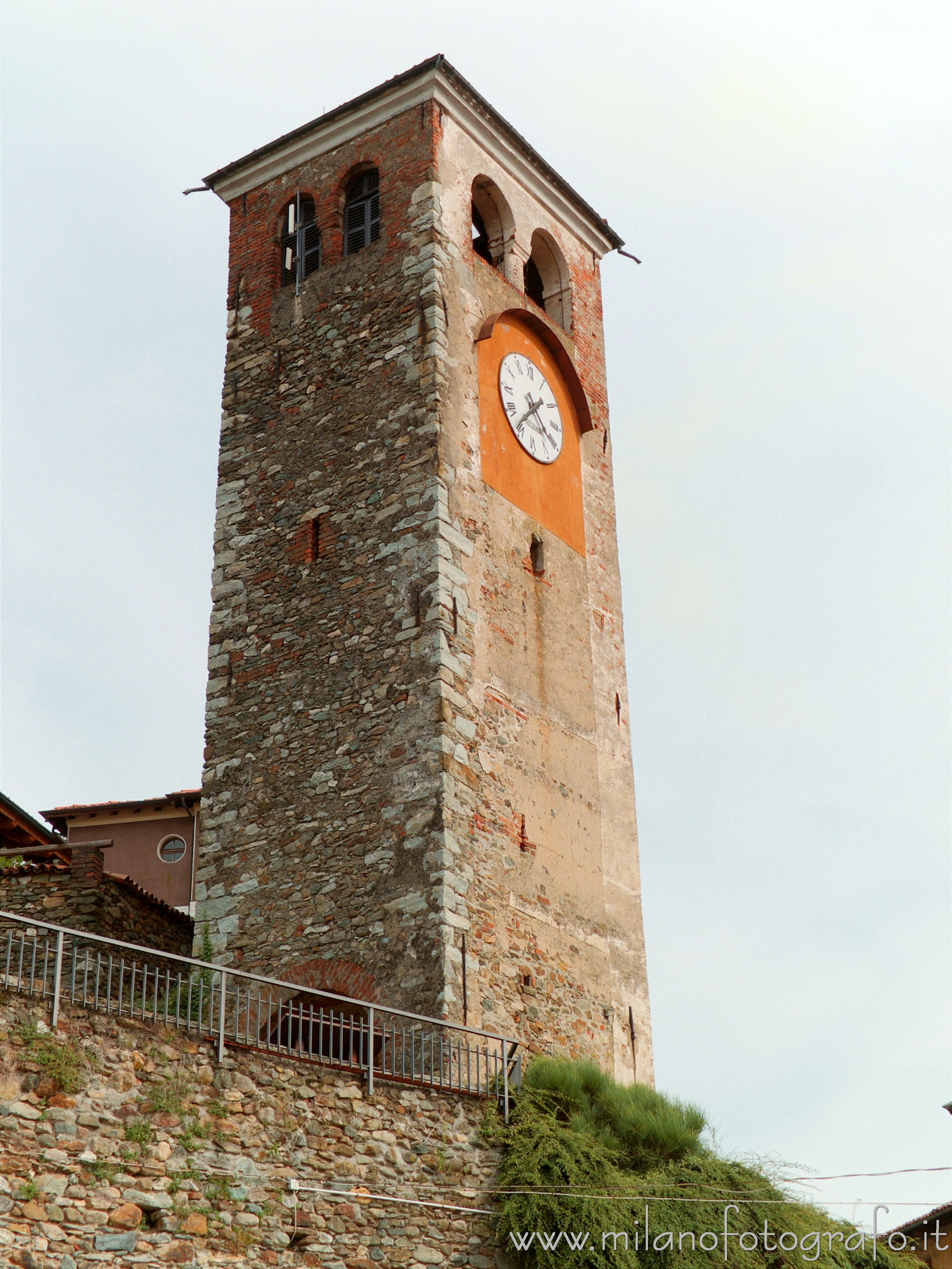 Magnano (Biella): Torre porta medioevale del ricetto - Magnano (Biella)