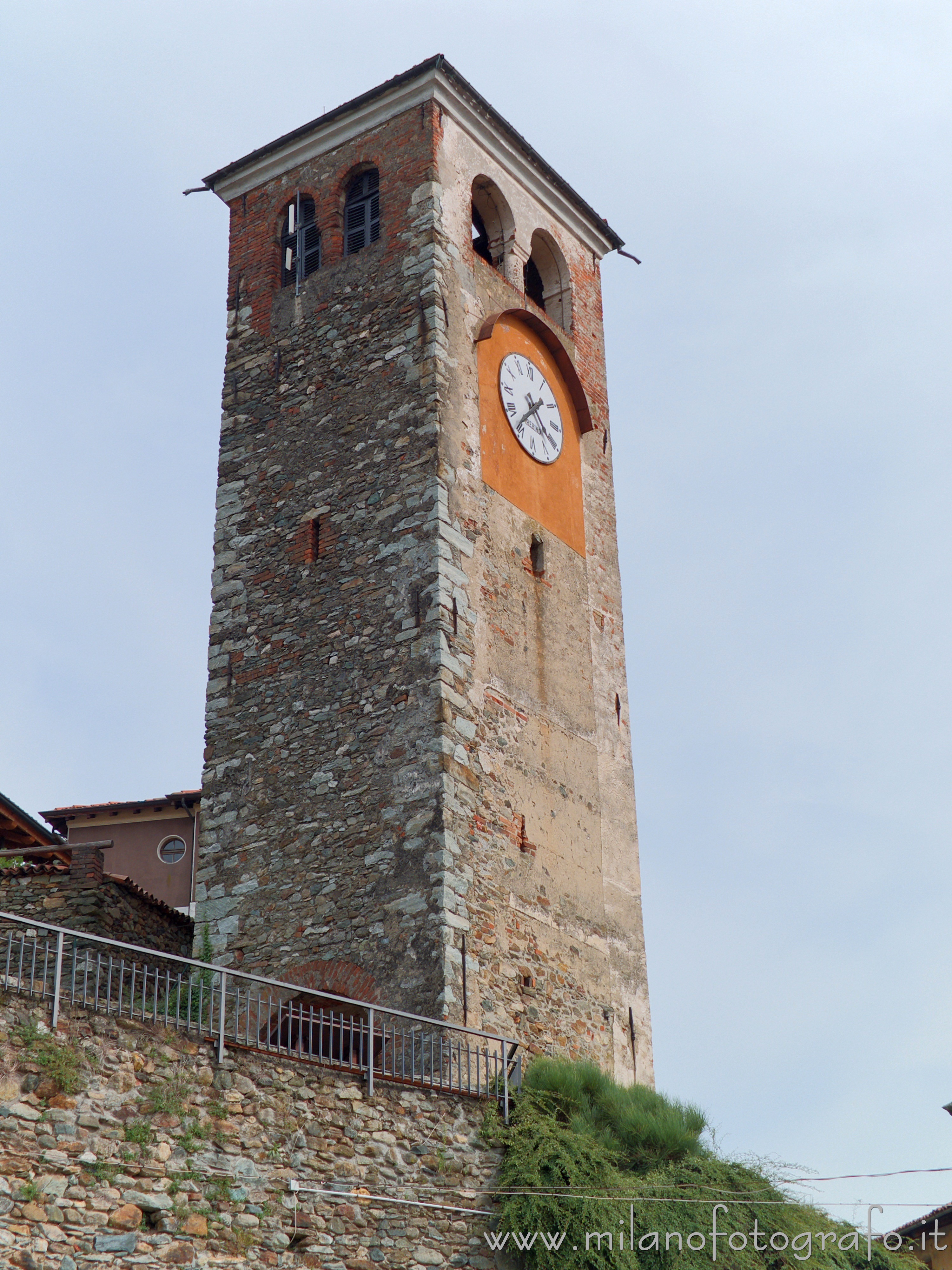 Magnano (Biella, Italy): Medieval tower gate of the ricetto - Magnano (Biella, Italy) Magnano (Biella, Italy): Medieval tower gate of the ricetto - Magnano (Biella, Italy)