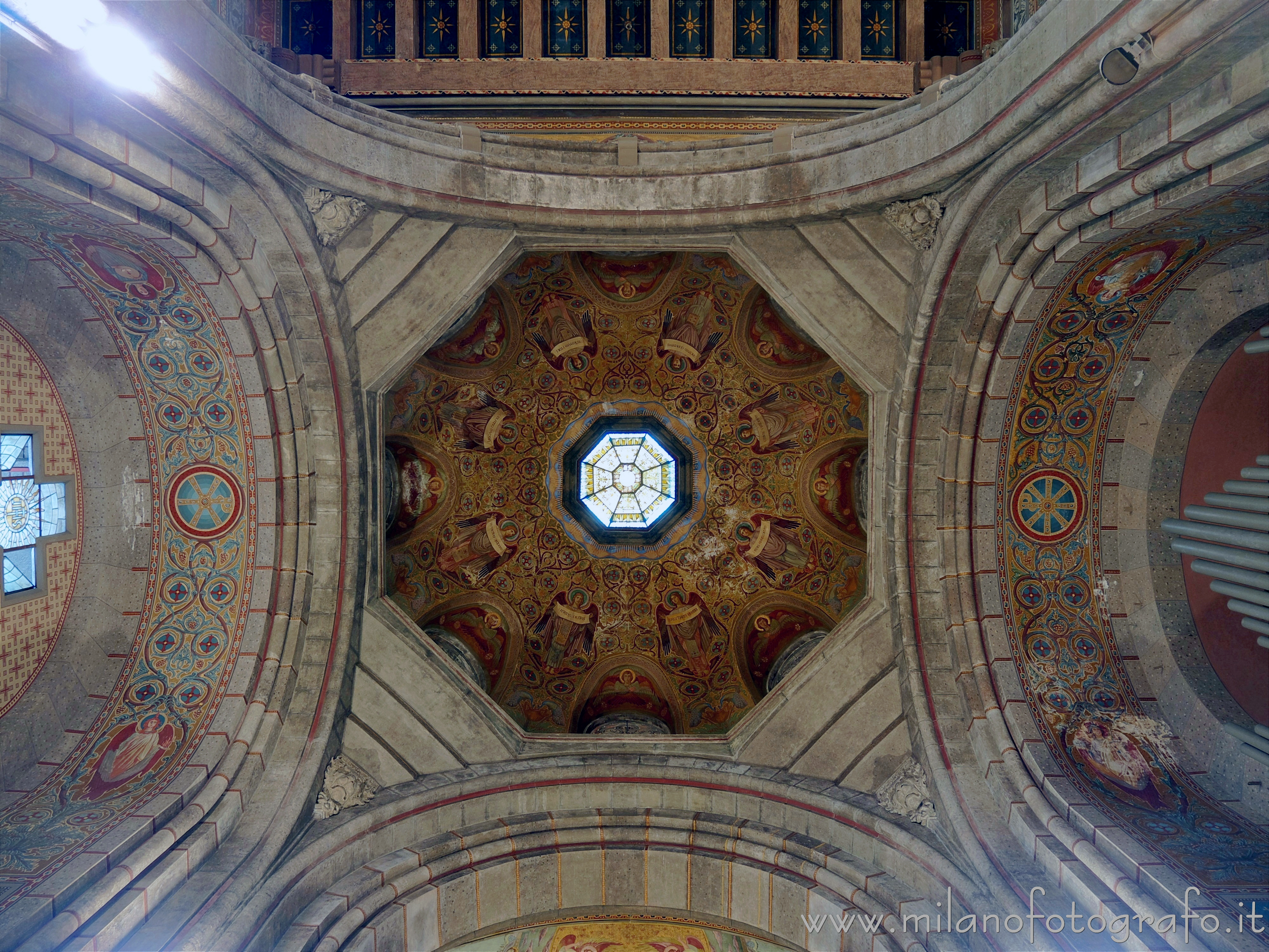 Milano: Soffitto del presbiterio della Basilica del Corpus Domini - Milano