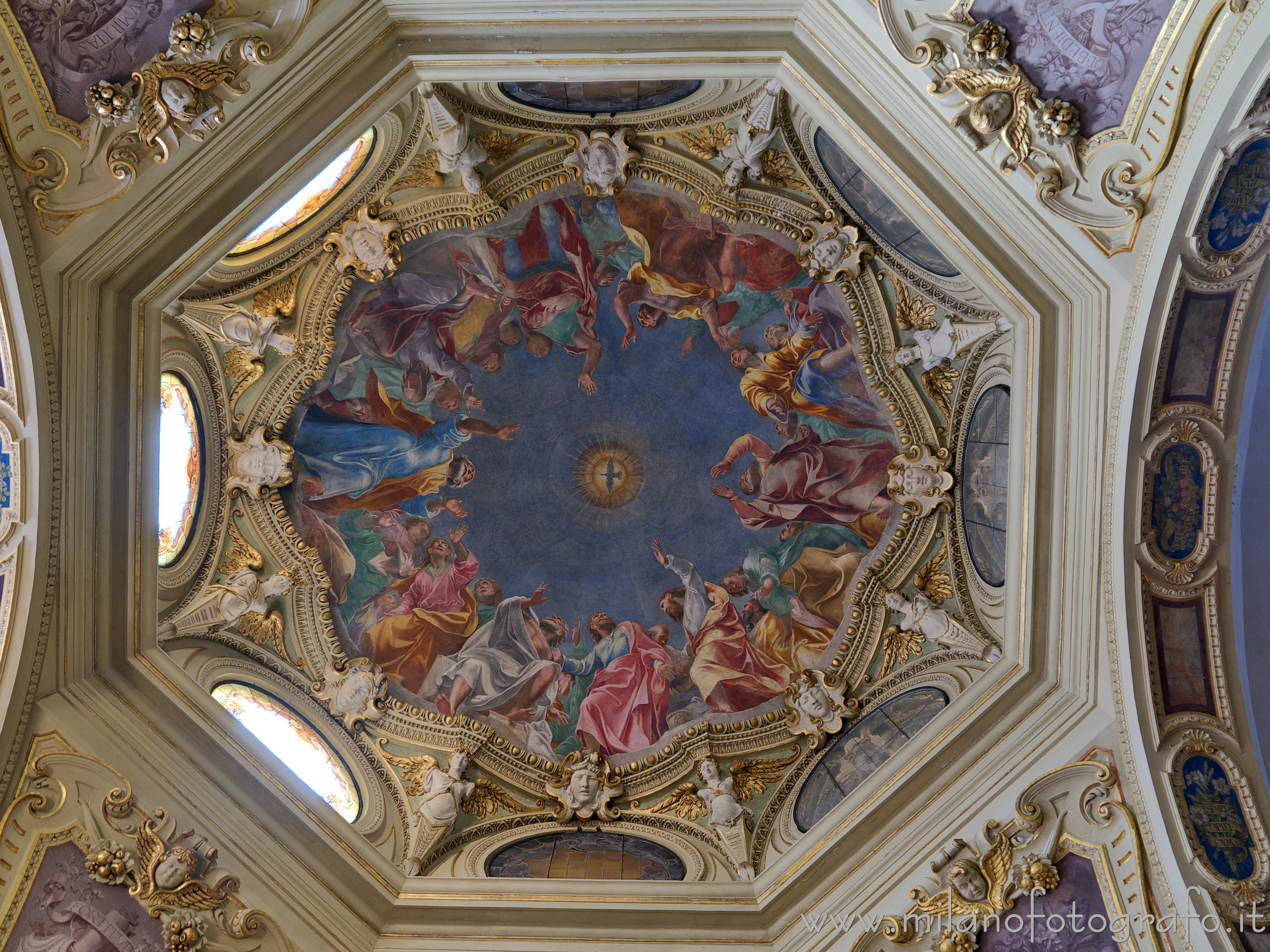 Milano: Interno della cupola della Cappella di San Giuseppe nella Basilica di San Marco - Milano Milano: Interno della cupola della Cappella di San Giuseppe nella Basilica di San Marco - Milano