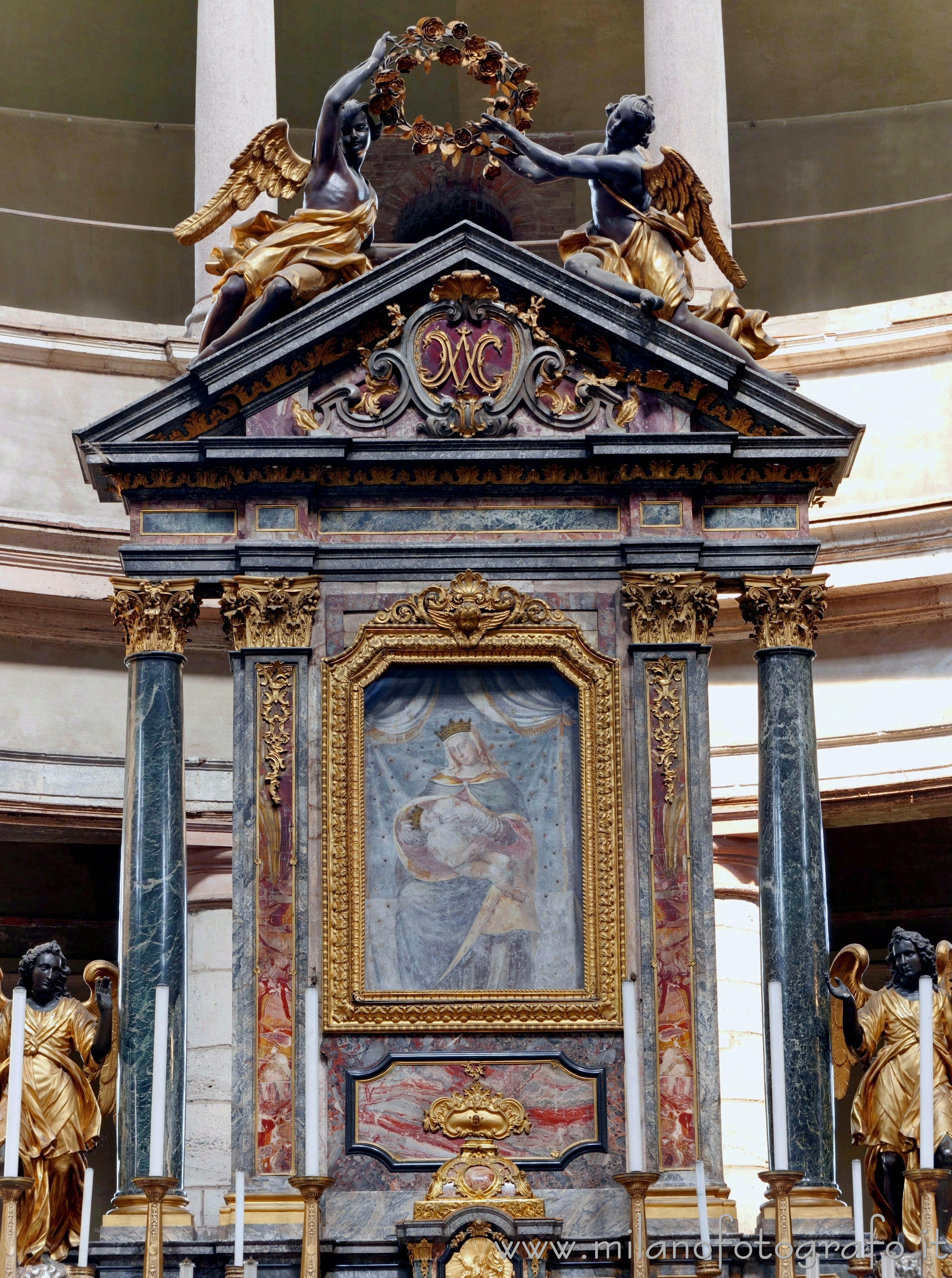 Milan (Italy): Retable of the main altar of the Basilica of San Lorenzo Maggiore - Milan (Italy)