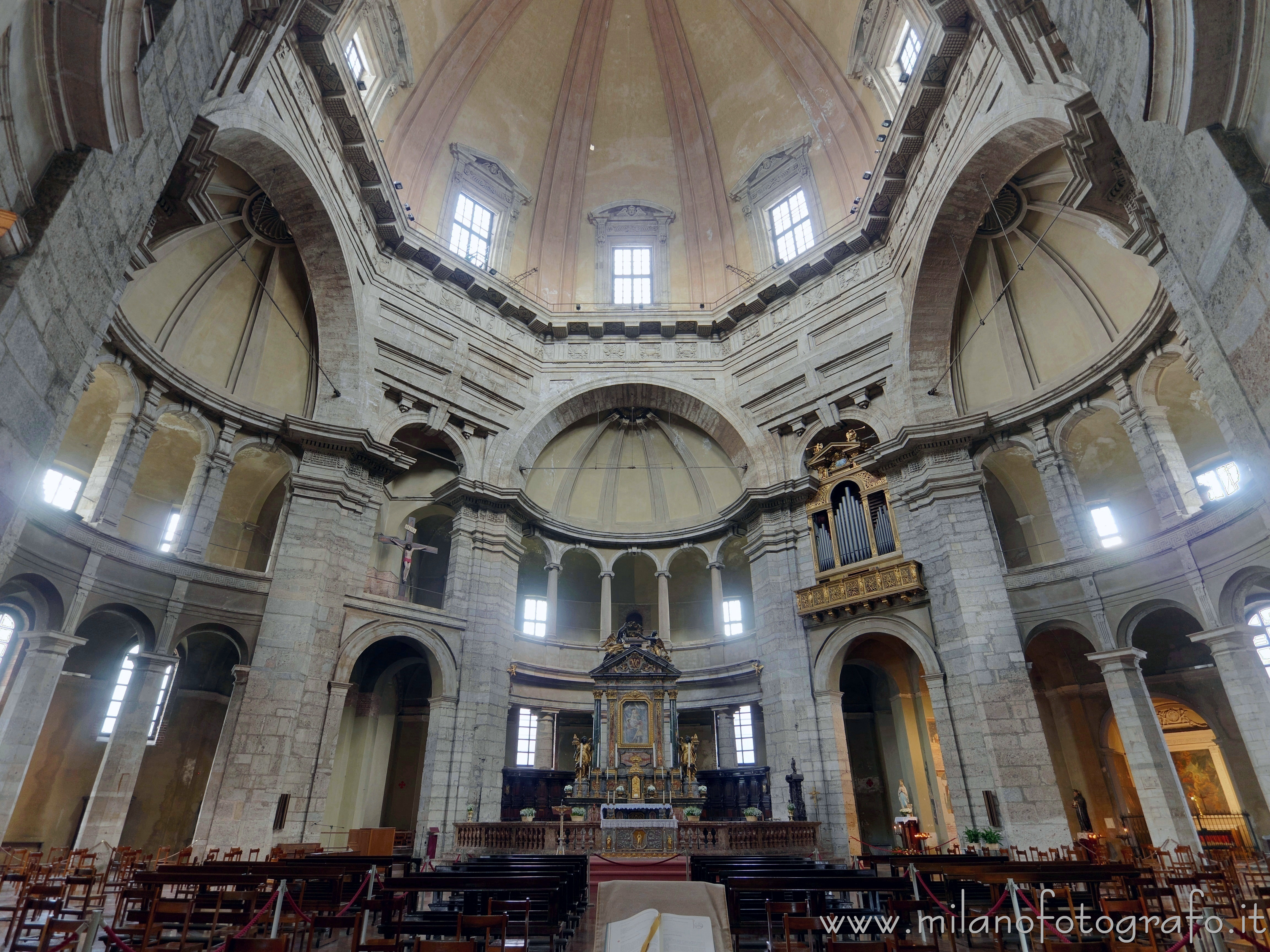Milan (Italy): Interior of the Basilica of San Lorenzo Maggiore - Milan (Italy)