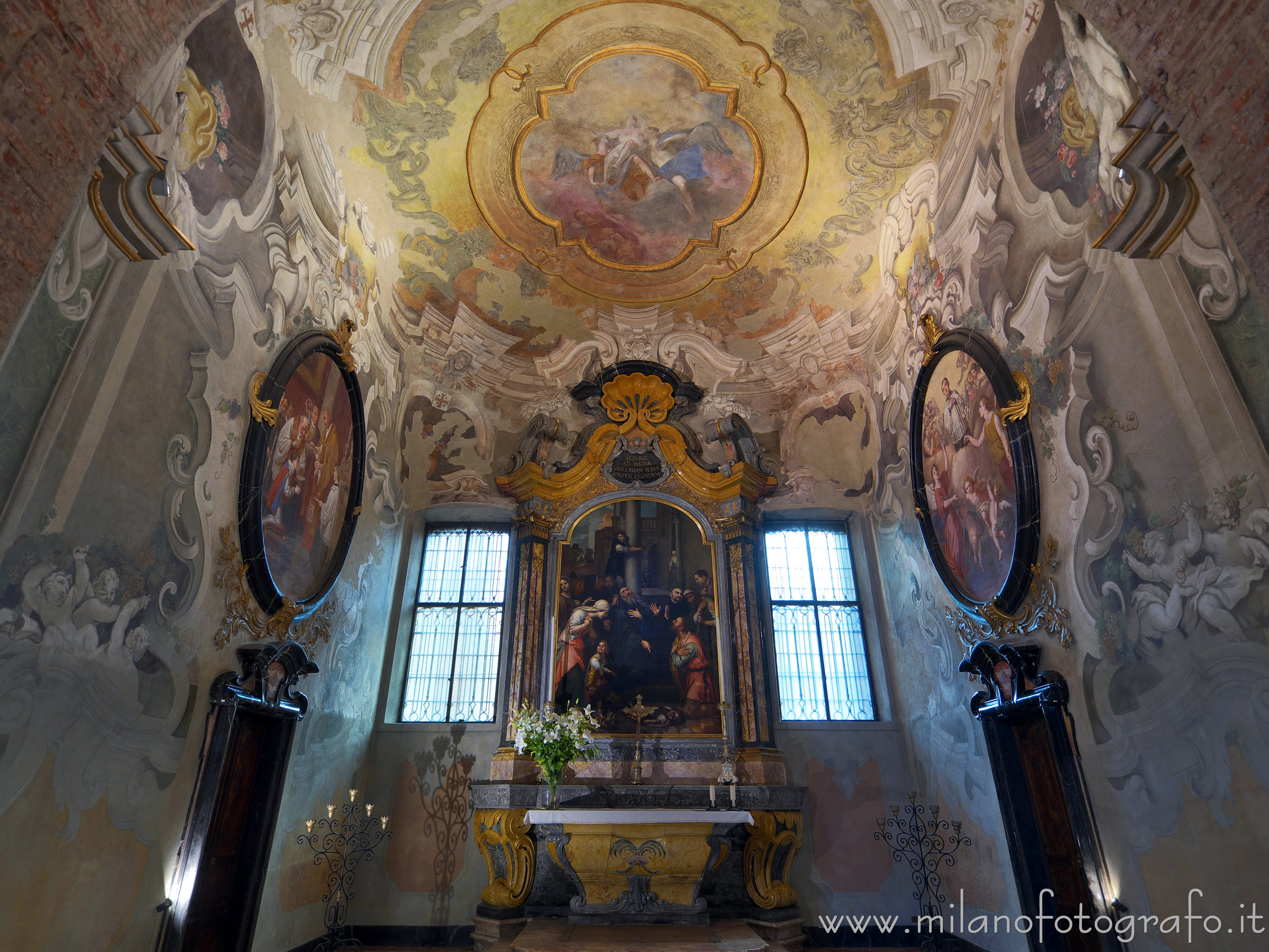 Milano: Interno  della cappella di San Benedetto nella Basilica di San Simpliciano - Milano