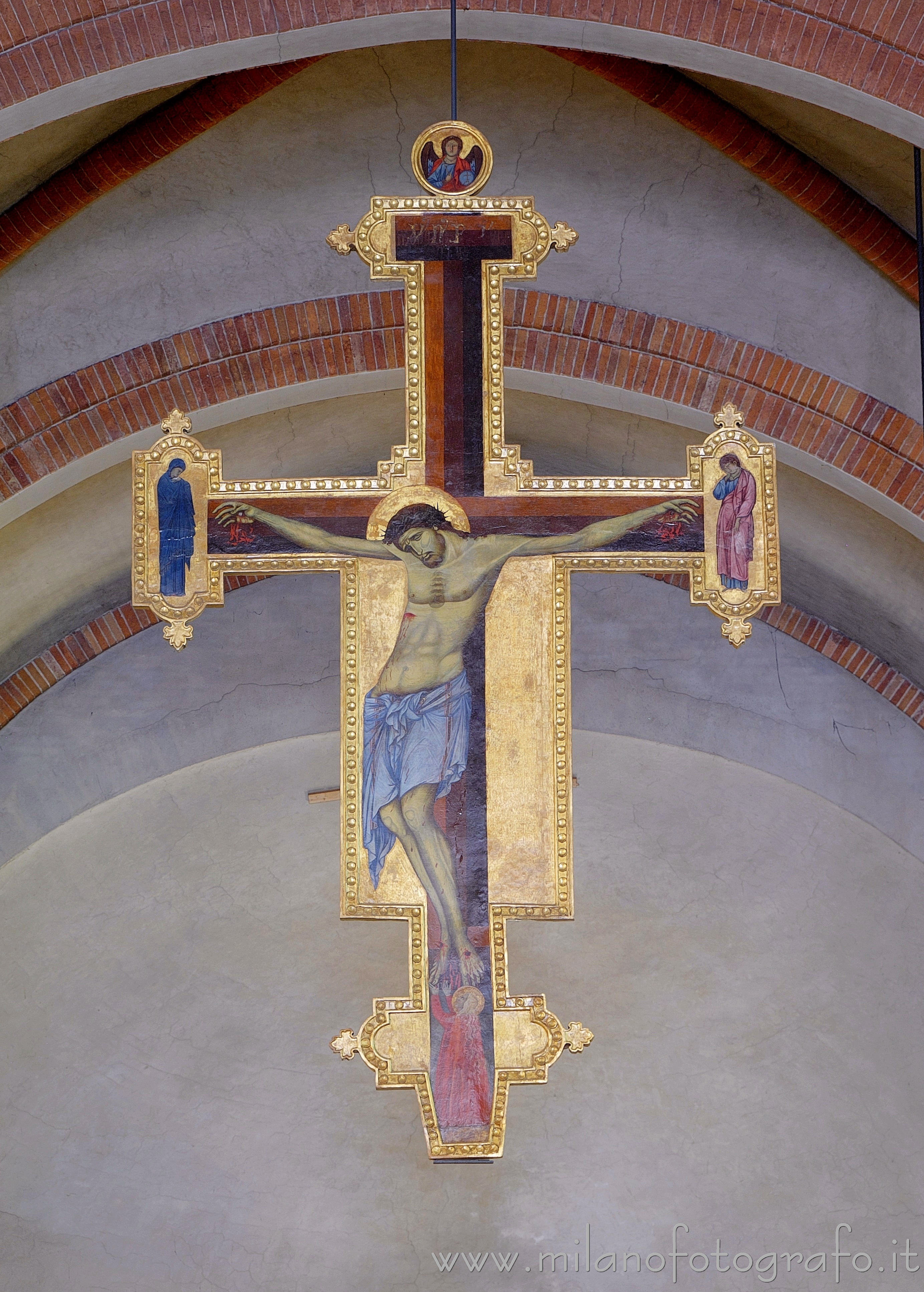 Milano: Crocifisso del maestro della Cappella Dotto nella Basilica di Sant'Eustorgio - Milano