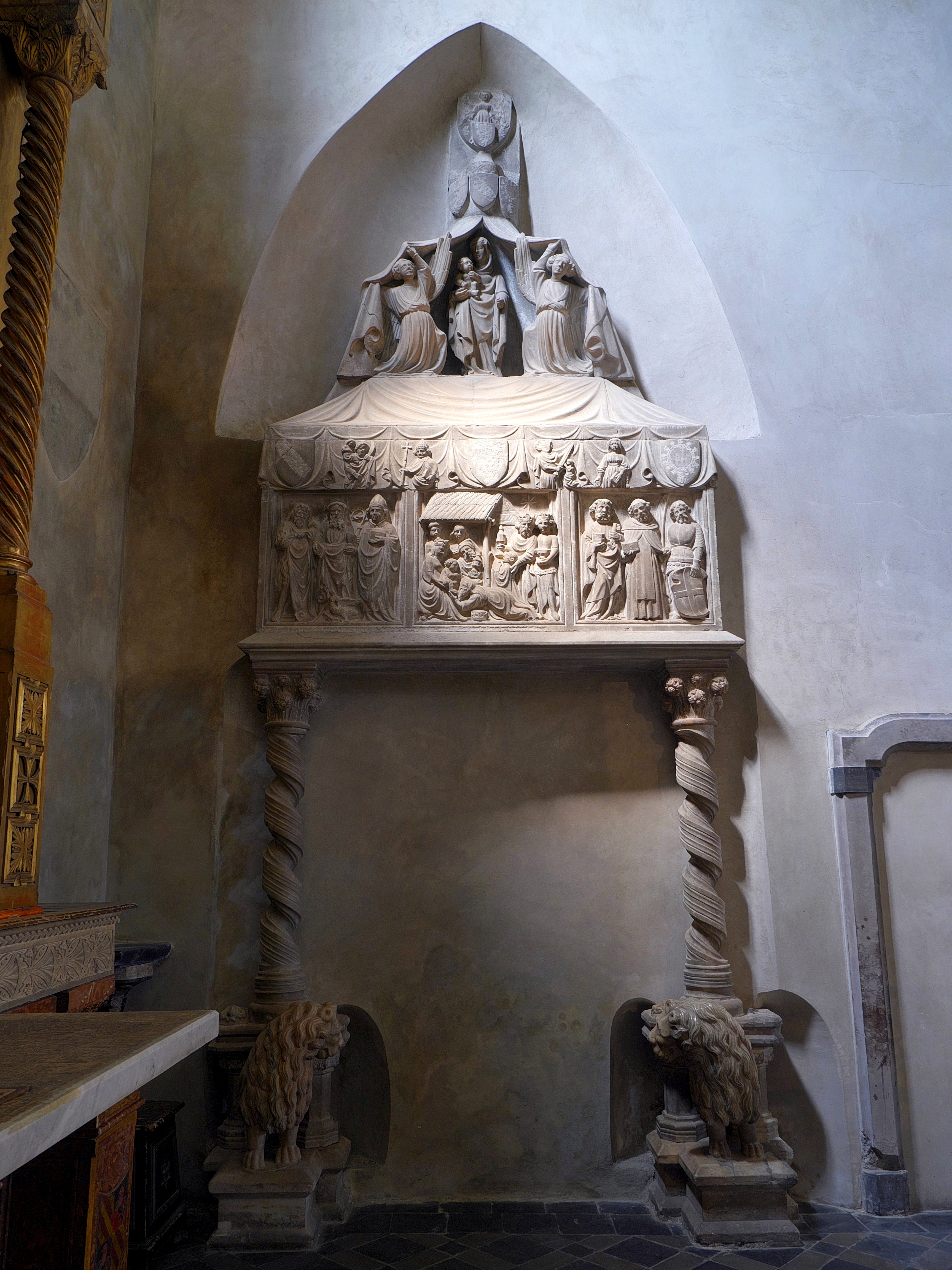 Milan (Italy): Sepulchral monument of Gaspare Visconti in the Basilica of Sant'Eustorgio - Milan (Italy)