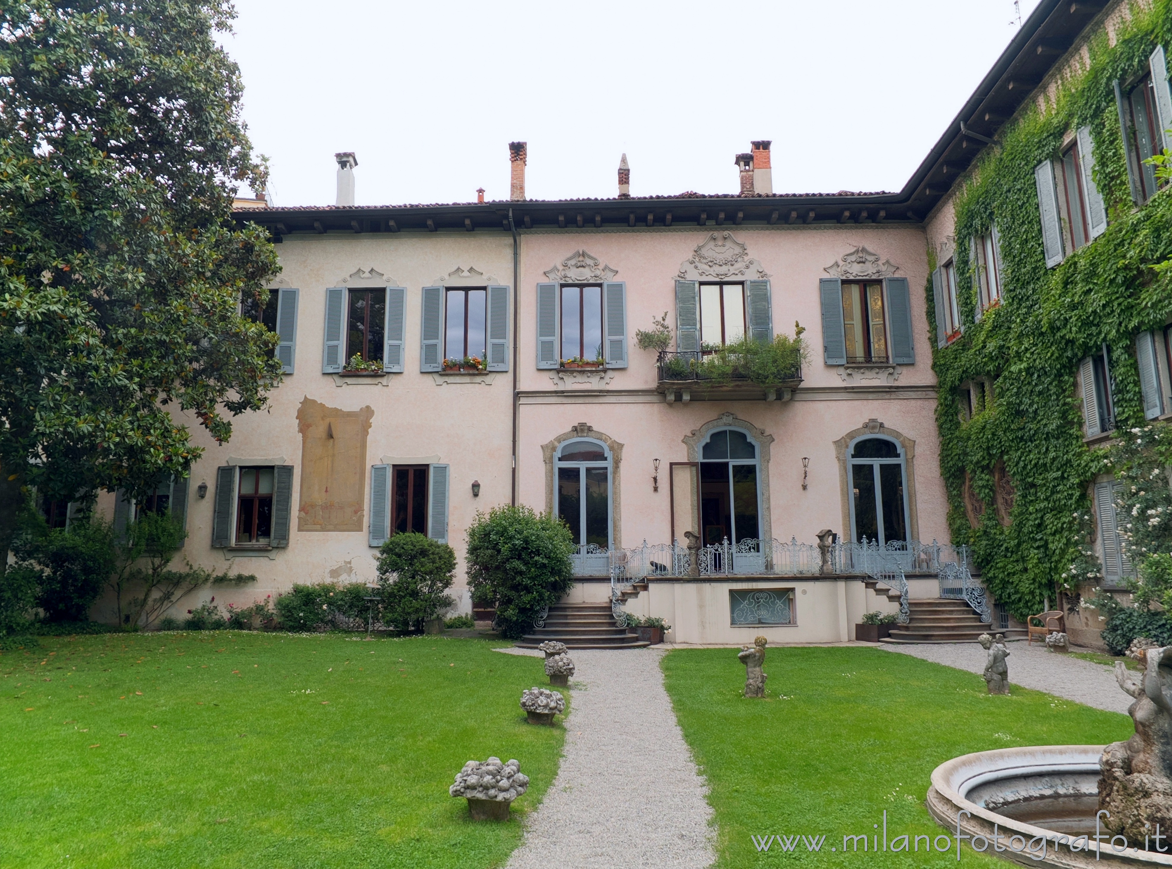 Milano: Facciata verso il parco di Casa degli Atellani e Vigna di Leonardo - Milano