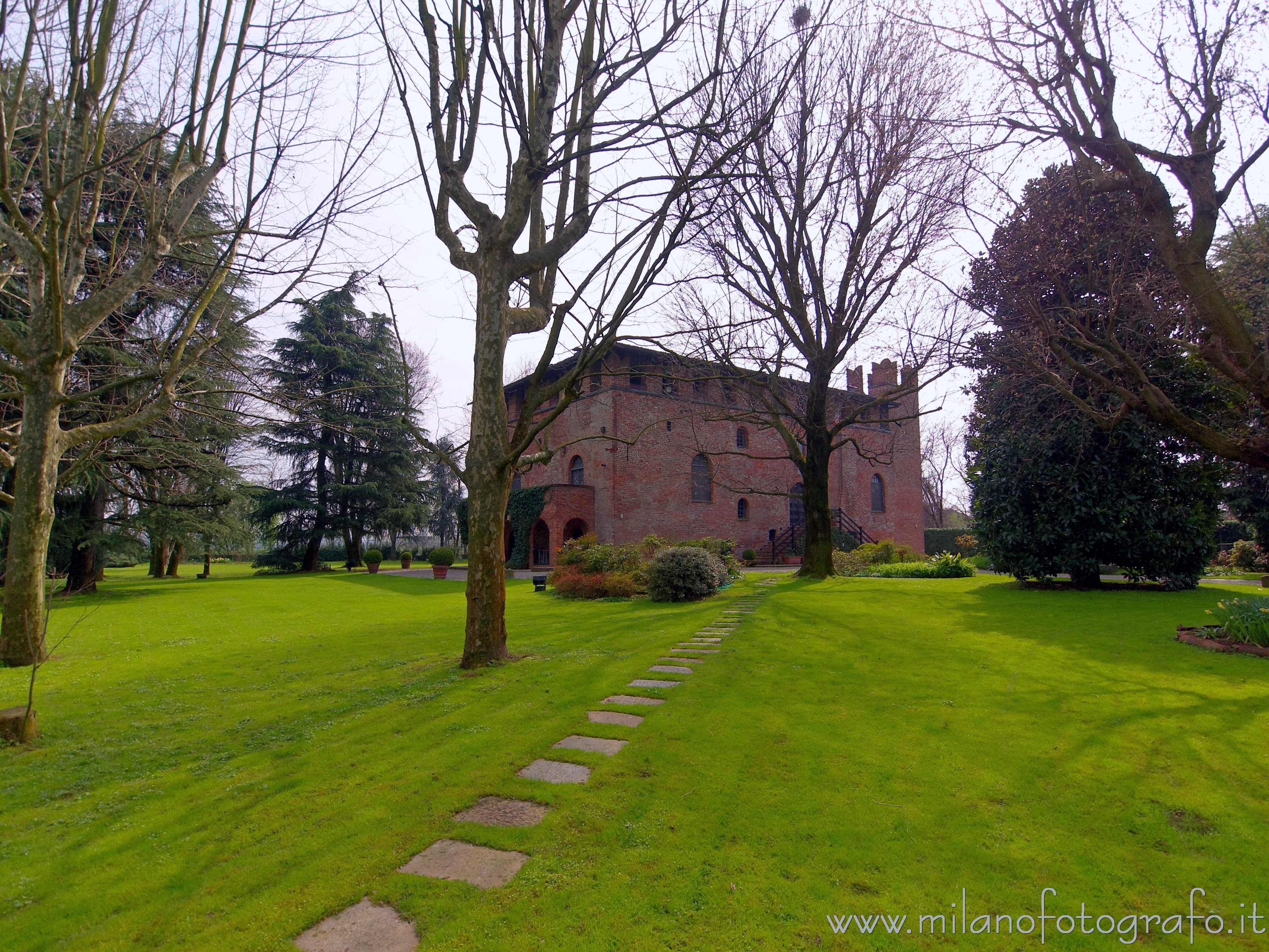 Milan (Italy): Castle of Macconago, the second castle of Milan, and its park - Milan (Italy)