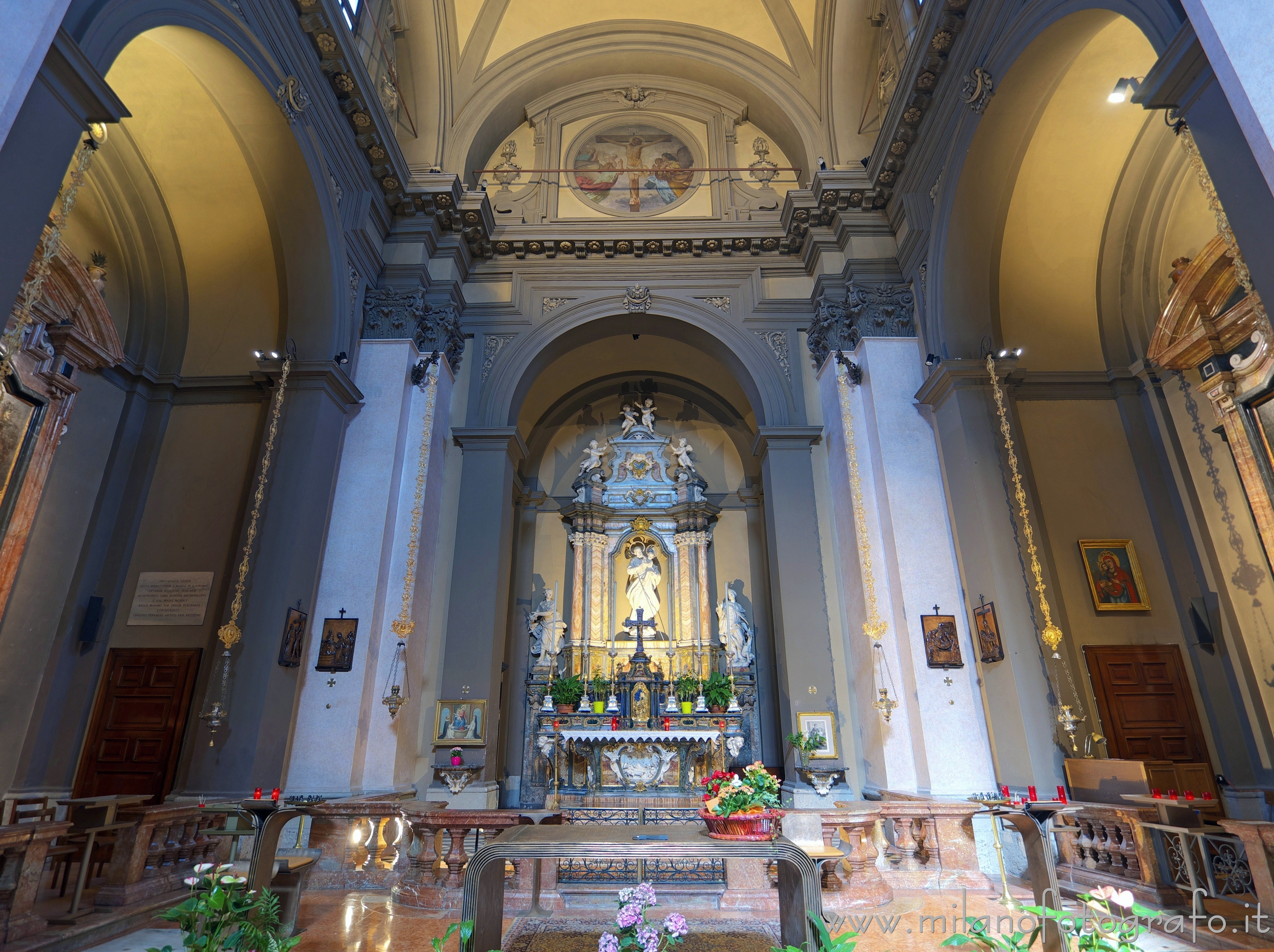 Milano: Presbiterio della Chiesa di San Giuseppe - Milano