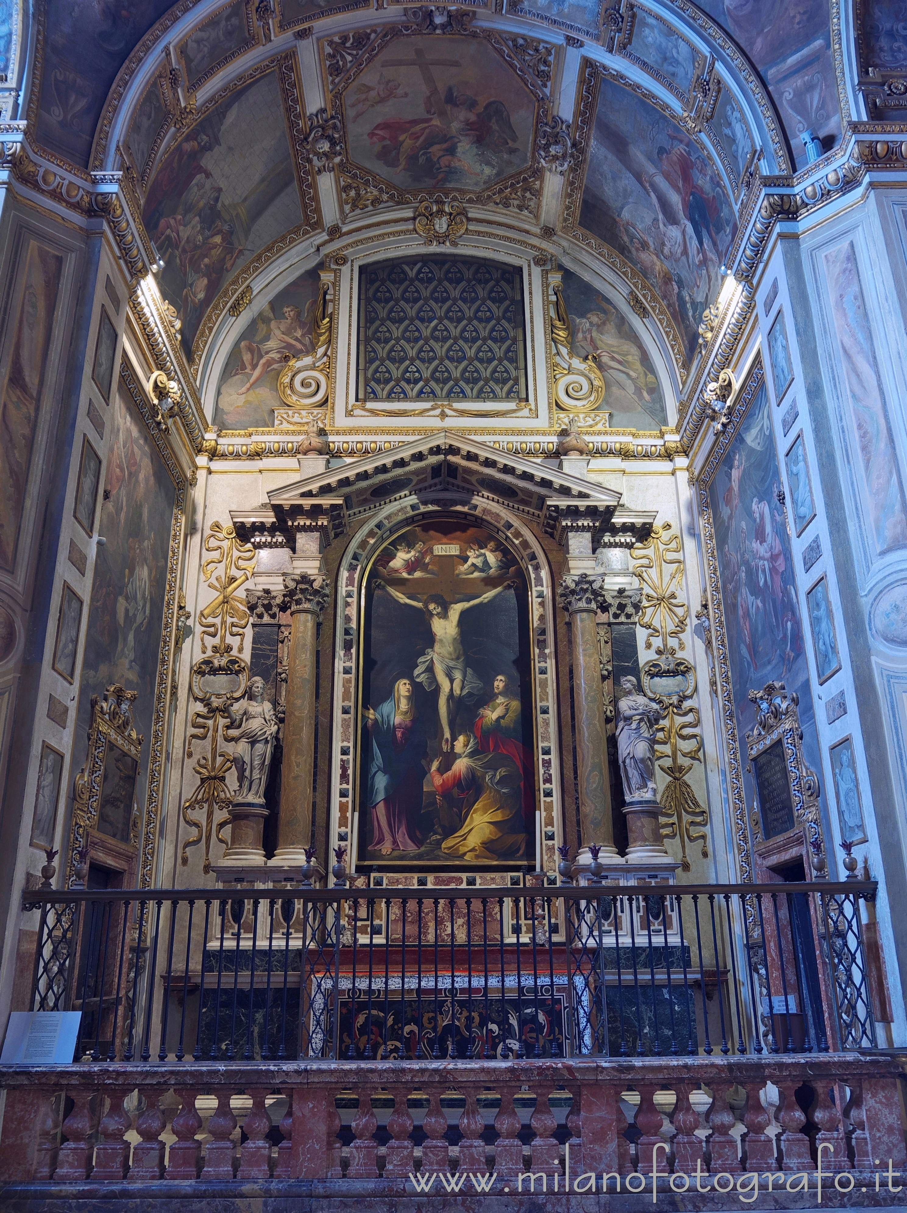 Milan (Italy): Chapel of the Crucifix in the Church of Sant'Alessandro in Zebedia - Milan (Italy)