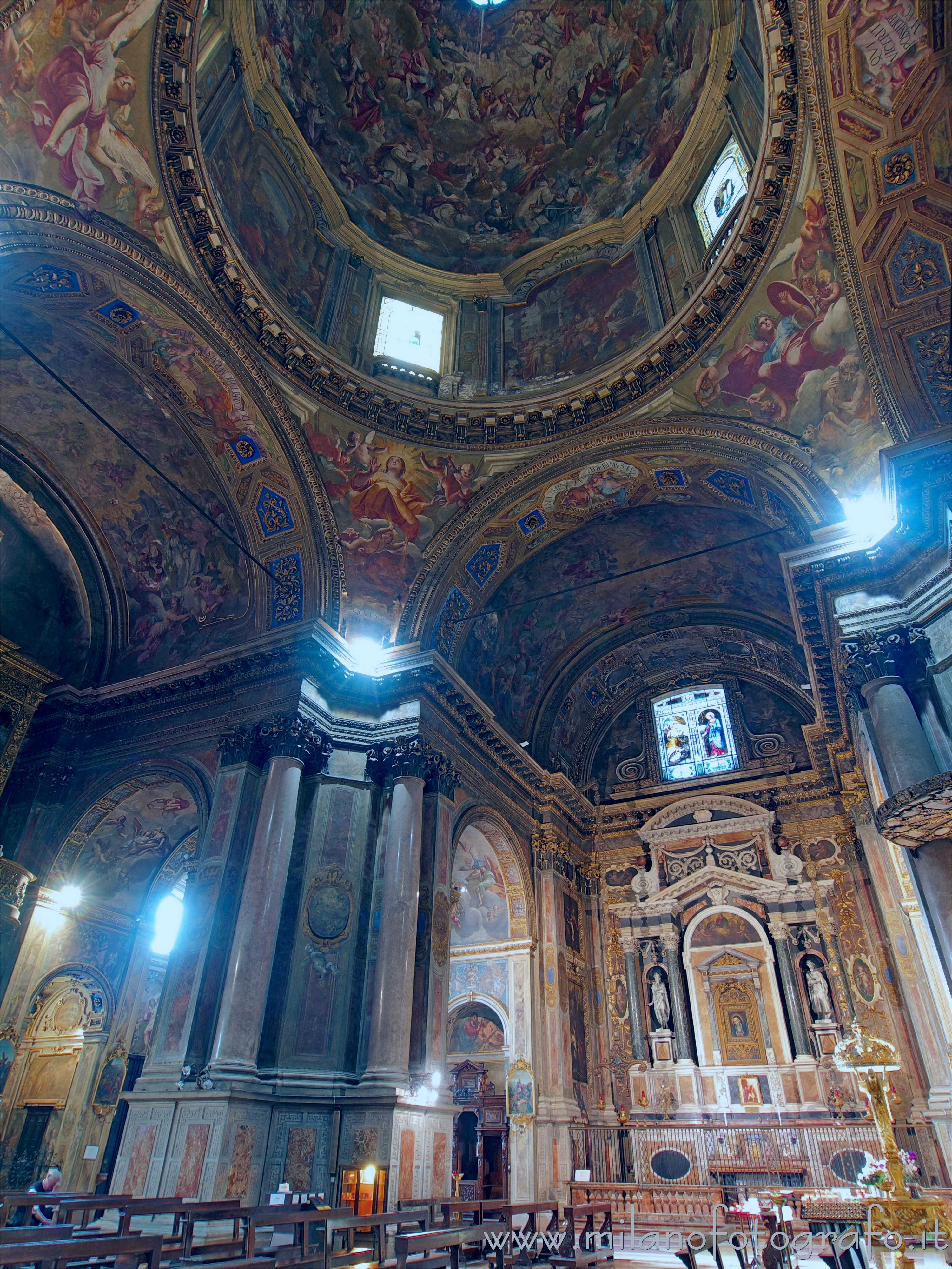 Milano: Cupola e cappella della Madonna Addolorata nella Chiesa di Sant'Alessandro in Zebedia - Milano