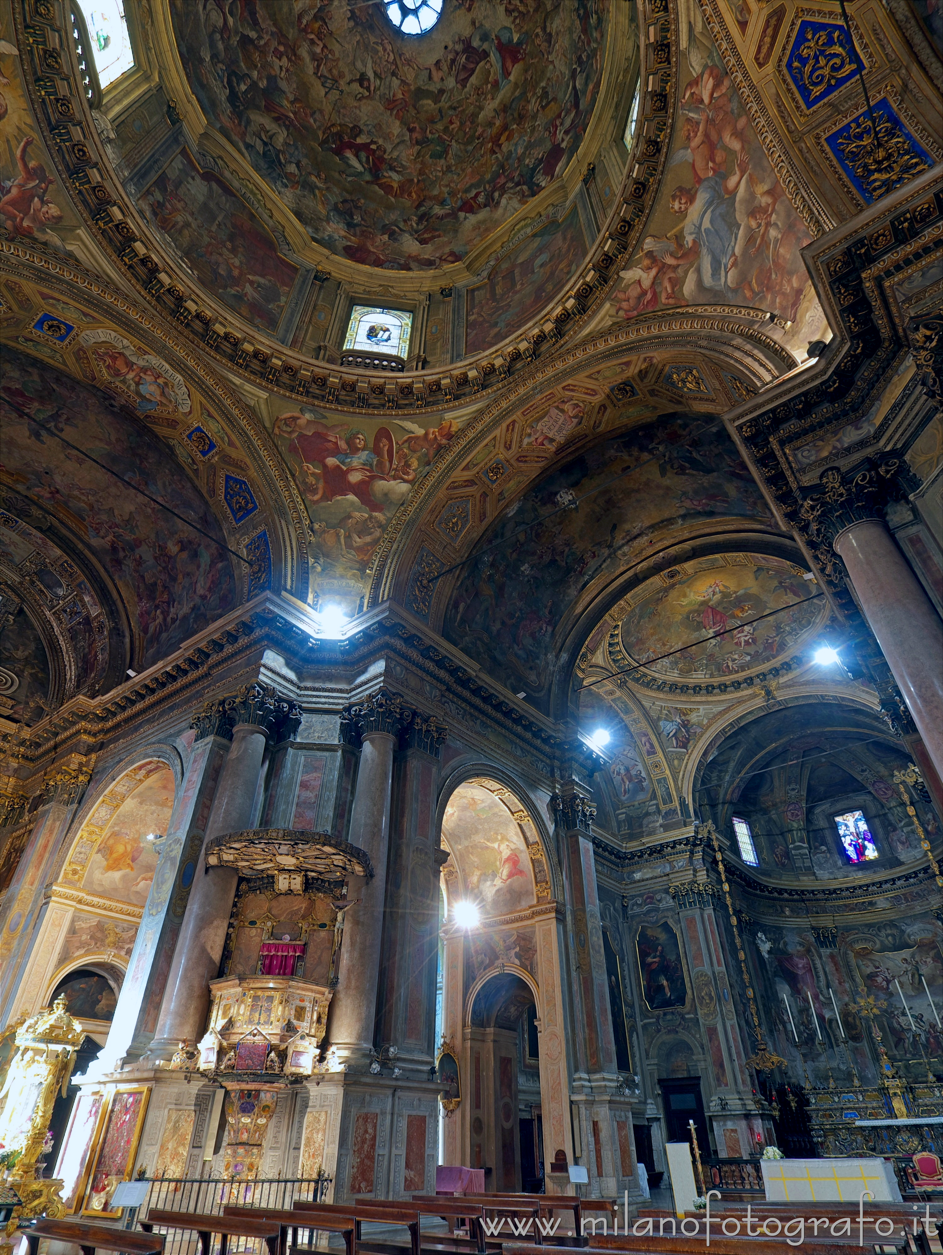 Milan (Italy): Glimpse of the interior of the Church of Sant'Alessandro in Zebedia - Milan (Italy)