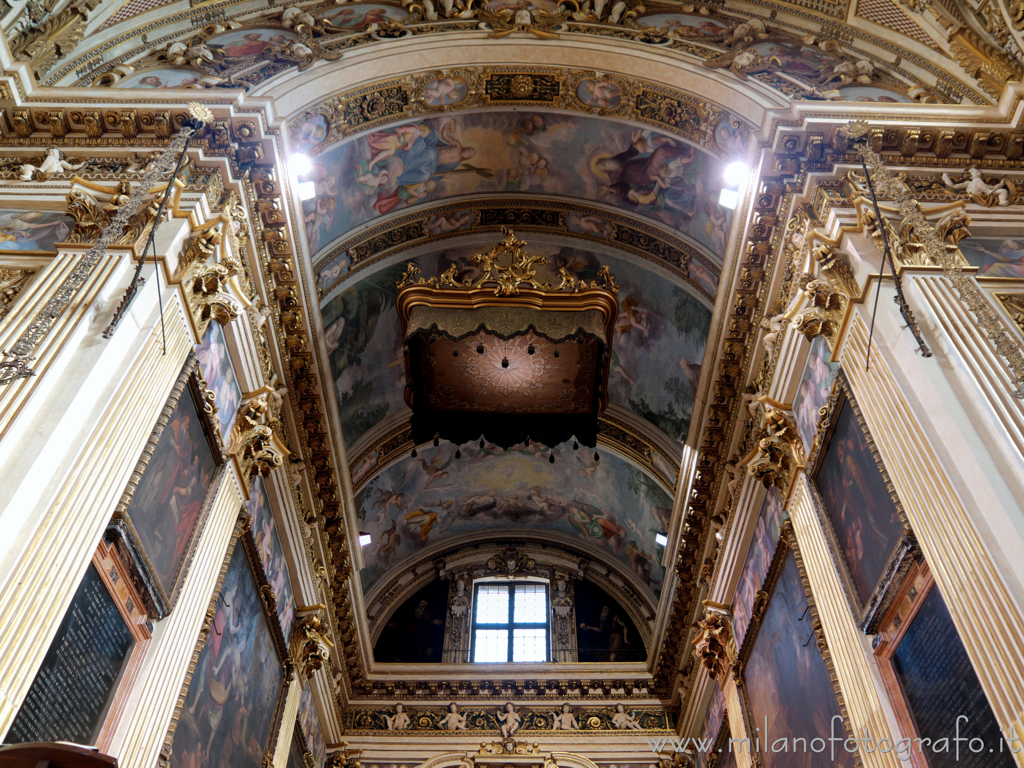 Milano: Presbiterio affrescato nella Chiesa di Sant'Antonio Abate - Milano