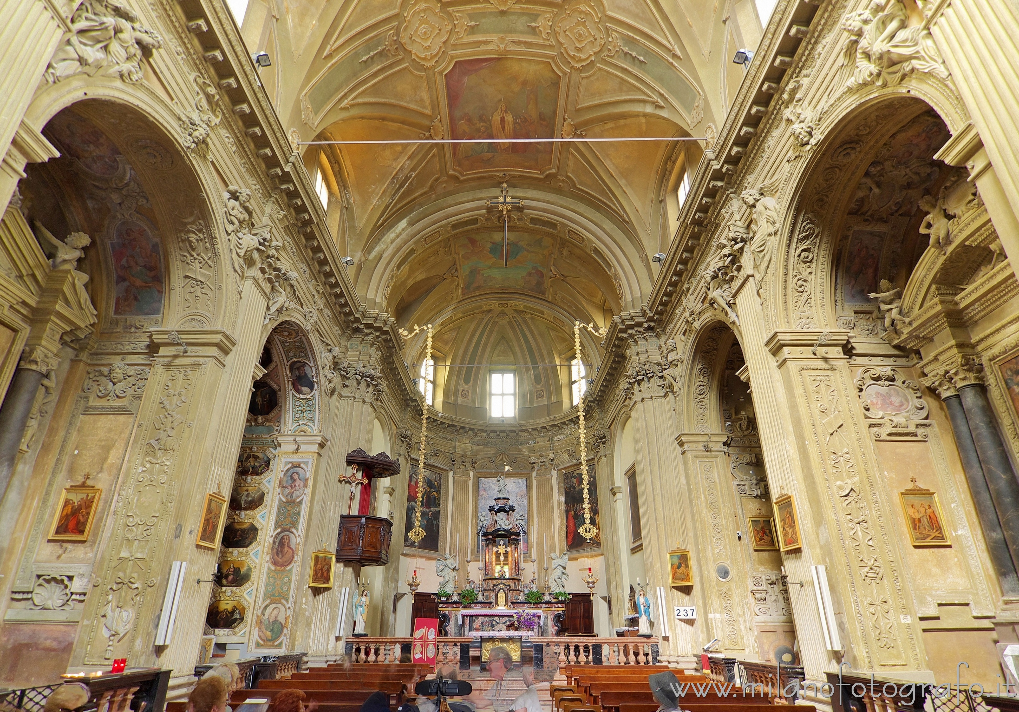 Milan (Italy): Interior of the Church of Santa Maria Assunta al Vigentino - Milan (Italy)