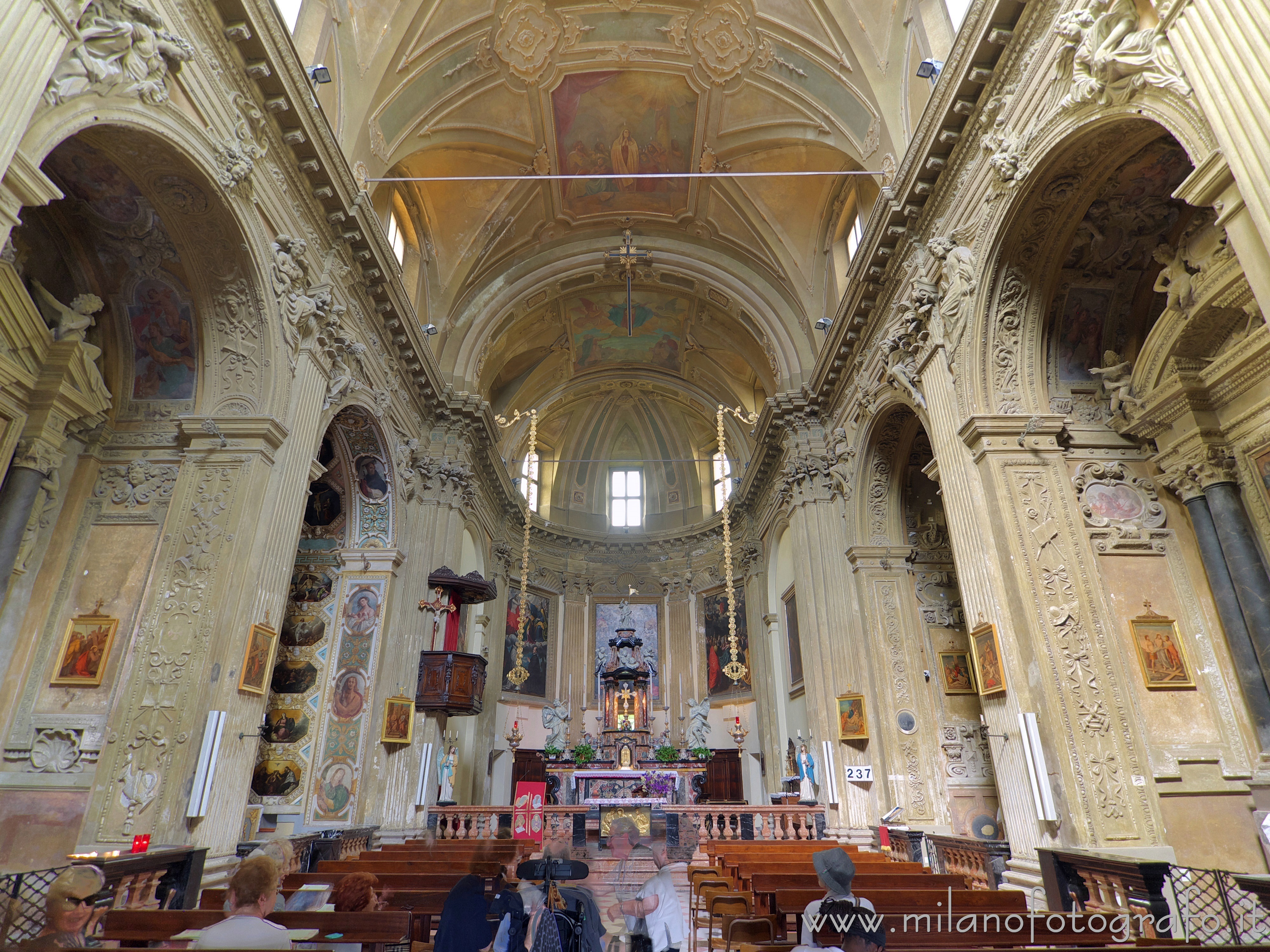 Milano: Interno della Chiesa di Santa Maria Assunta al Vigentino - Milano