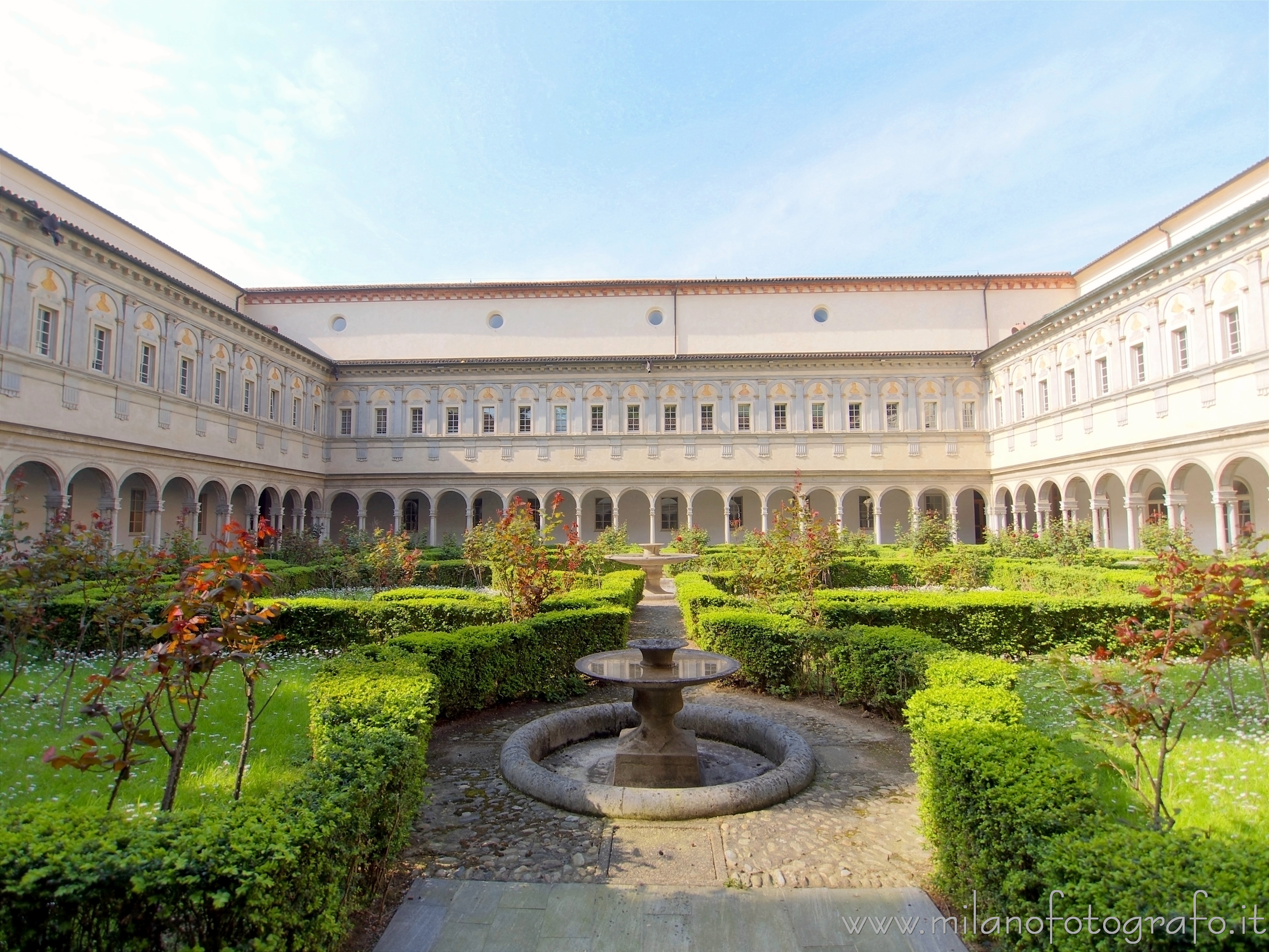 Milan (Italy): Cloisters of San Simpliciano - Cloister of the Two Columns - Milan (Italy)
