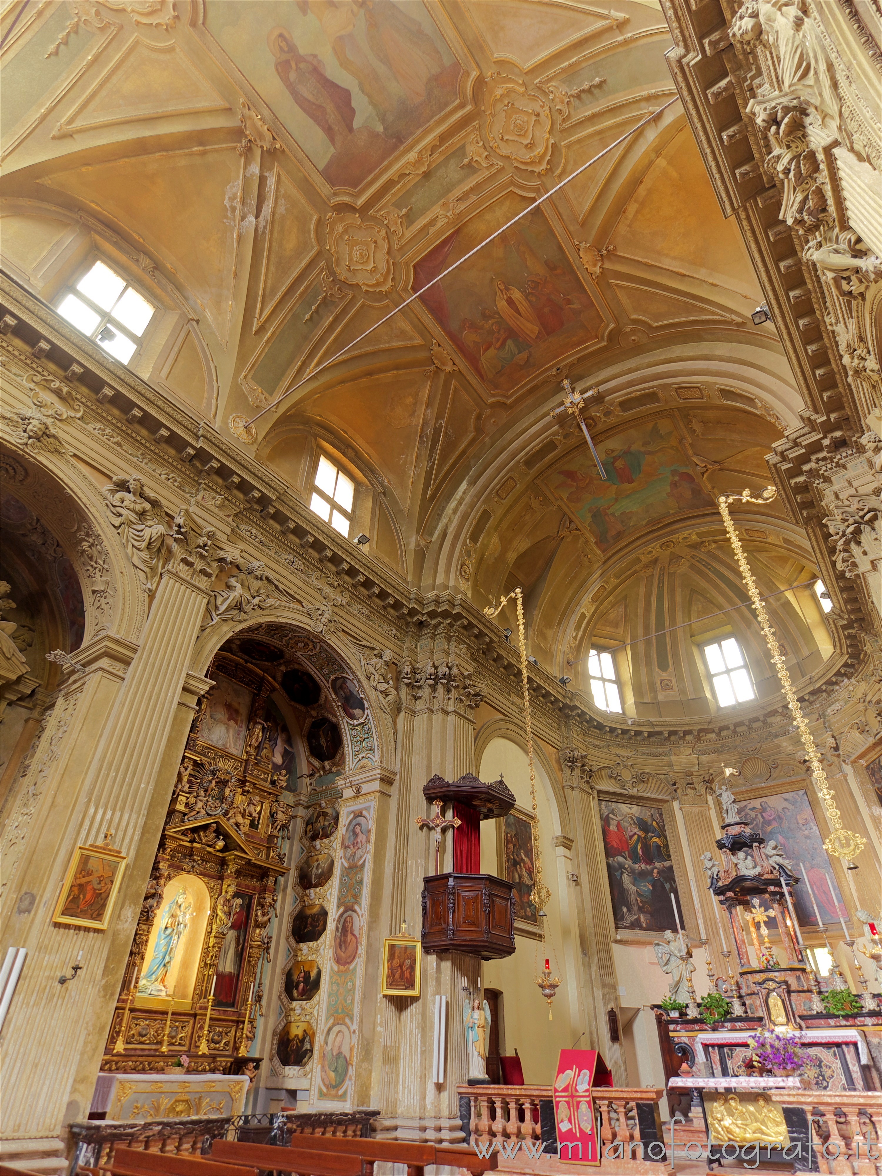 Milan (Italy): Church of Santa Maria Assunta al Vigentino - interior - Milan (Italy)